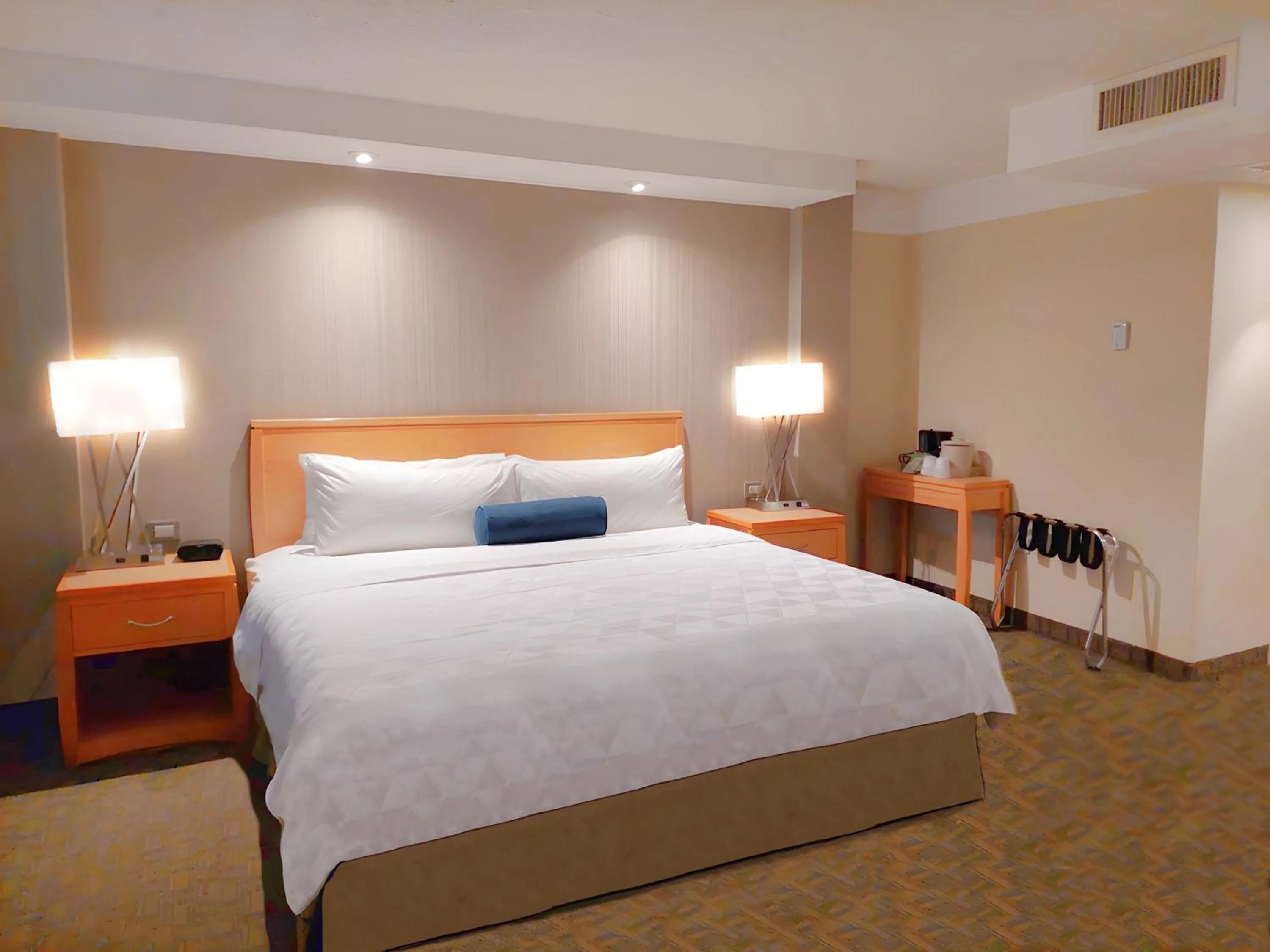 Photo of the whole room, Bed in Holiday Inn Cuernavaca by IHG