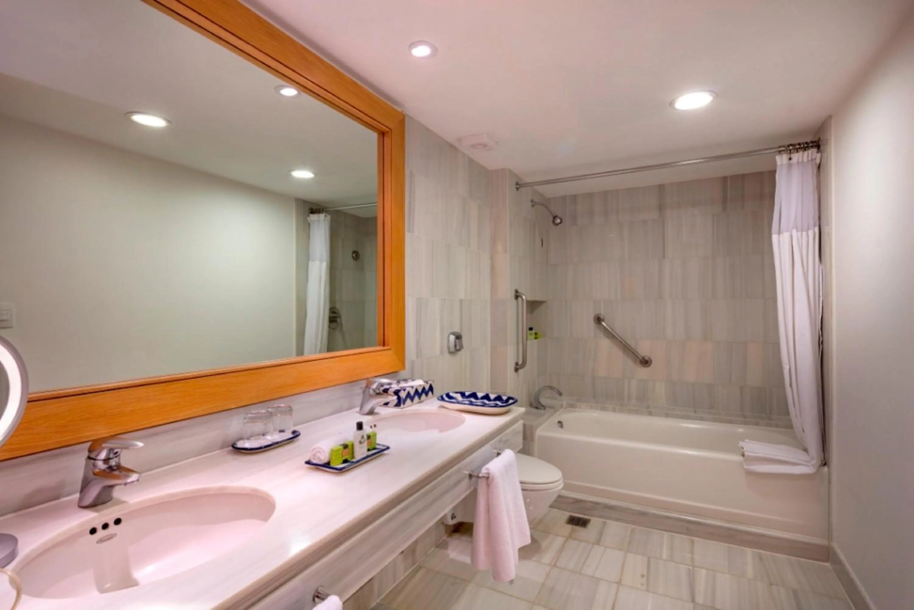 Bathroom in Presidente InterContinental Puebla by IHG