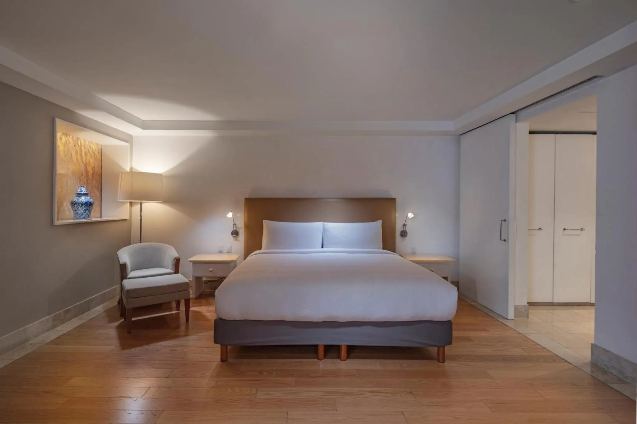 Photo of the whole room, Bed in Presidente InterContinental Puebla by IHG