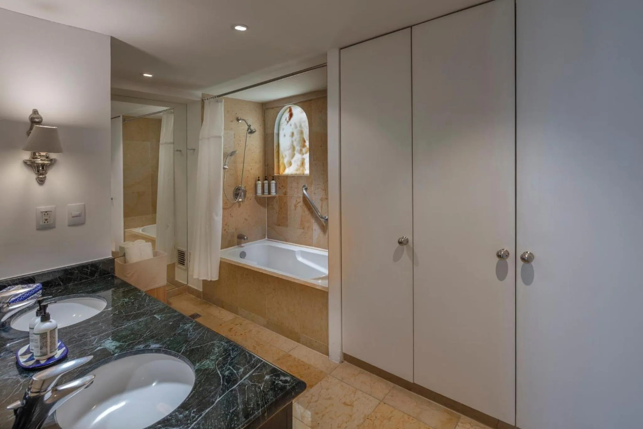 Photo of the whole room in Presidente InterContinental Puebla by IHG