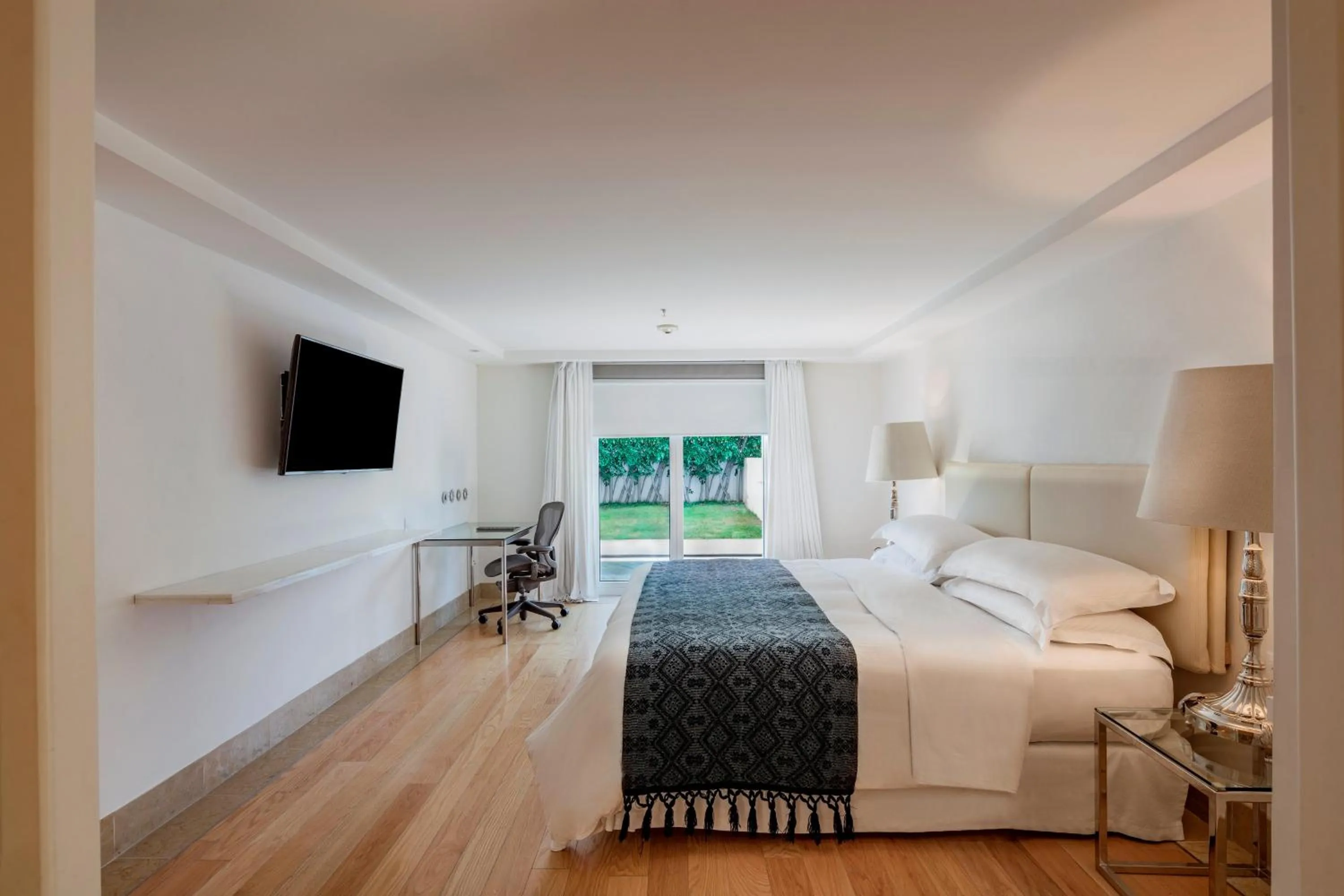 Photo of the whole room, Bed in Presidente InterContinental Puebla by IHG