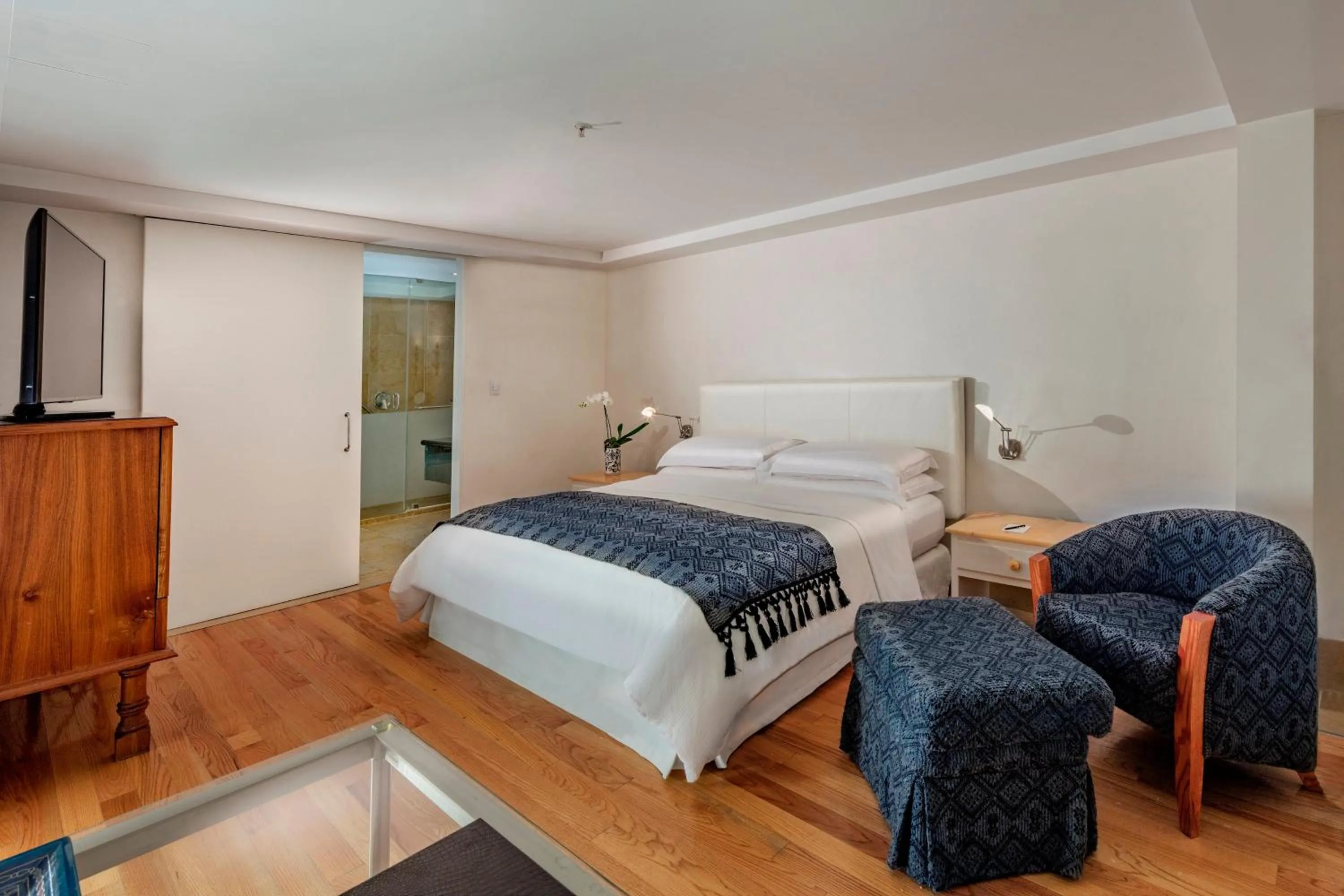 Photo of the whole room, Bed in Presidente InterContinental Puebla by IHG