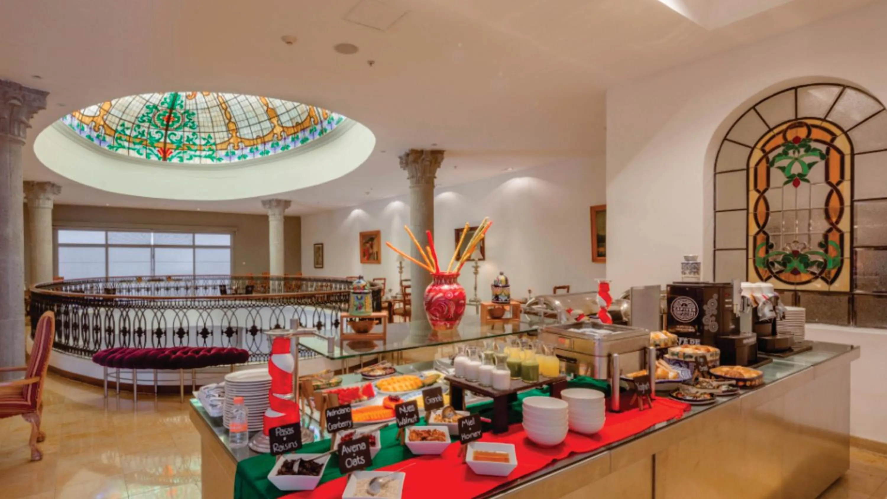 Lounge or bar in Presidente InterContinental Puebla by IHG