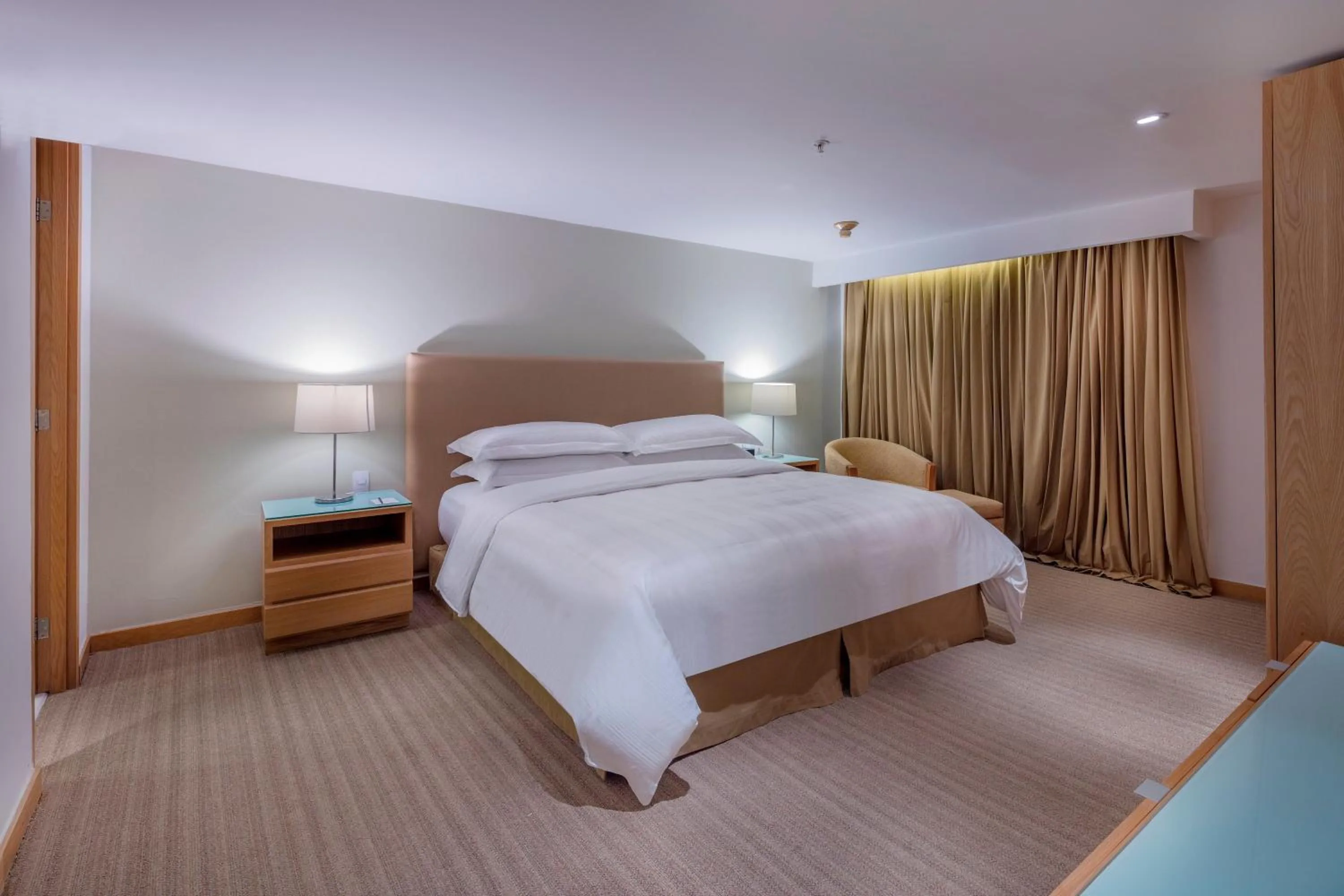 Photo of the whole room, Bed in Presidente InterContinental Puebla by IHG