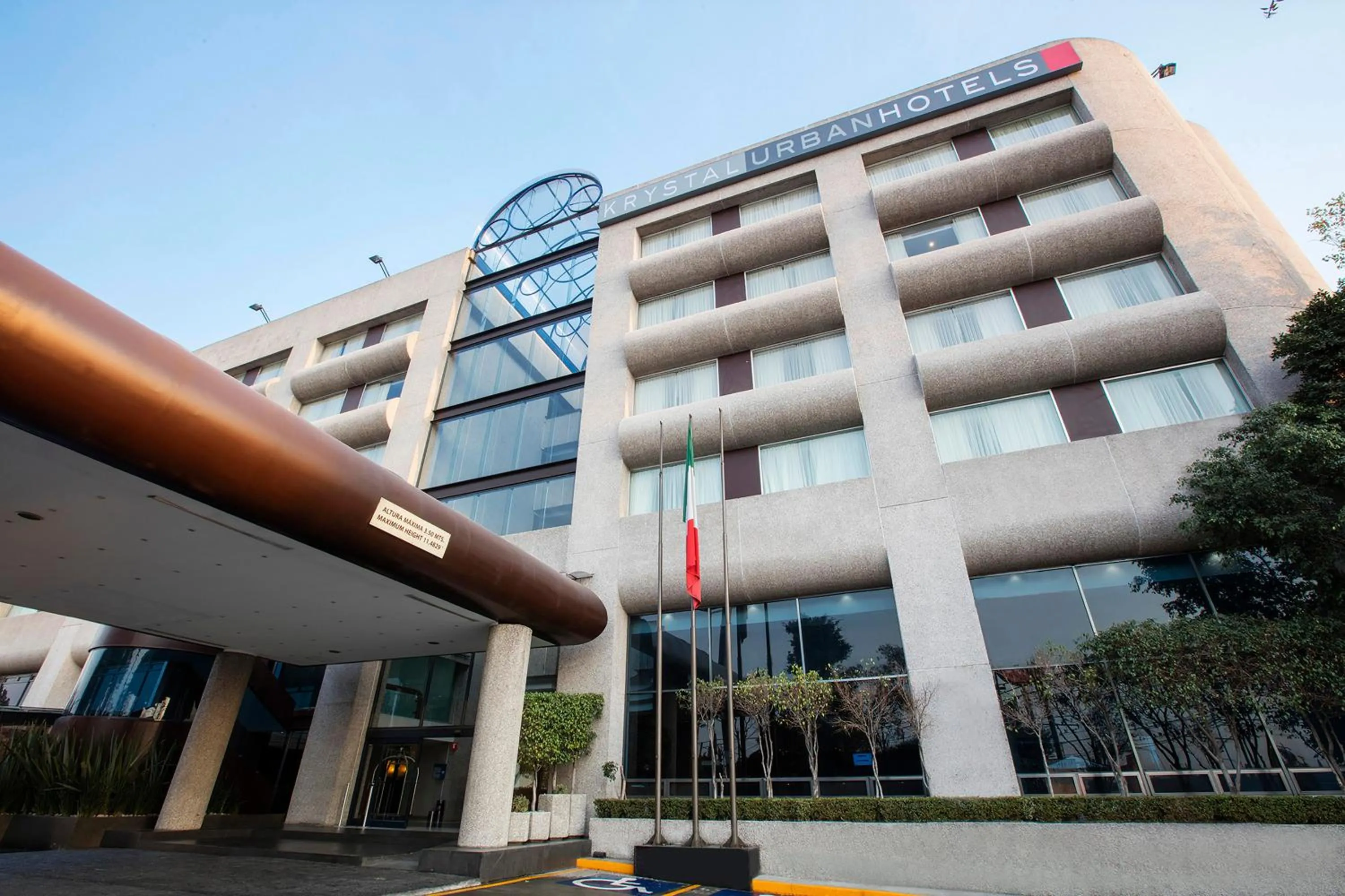 Facade/entrance in Krystal Urban Aeropuerto Ciudad de Mexico