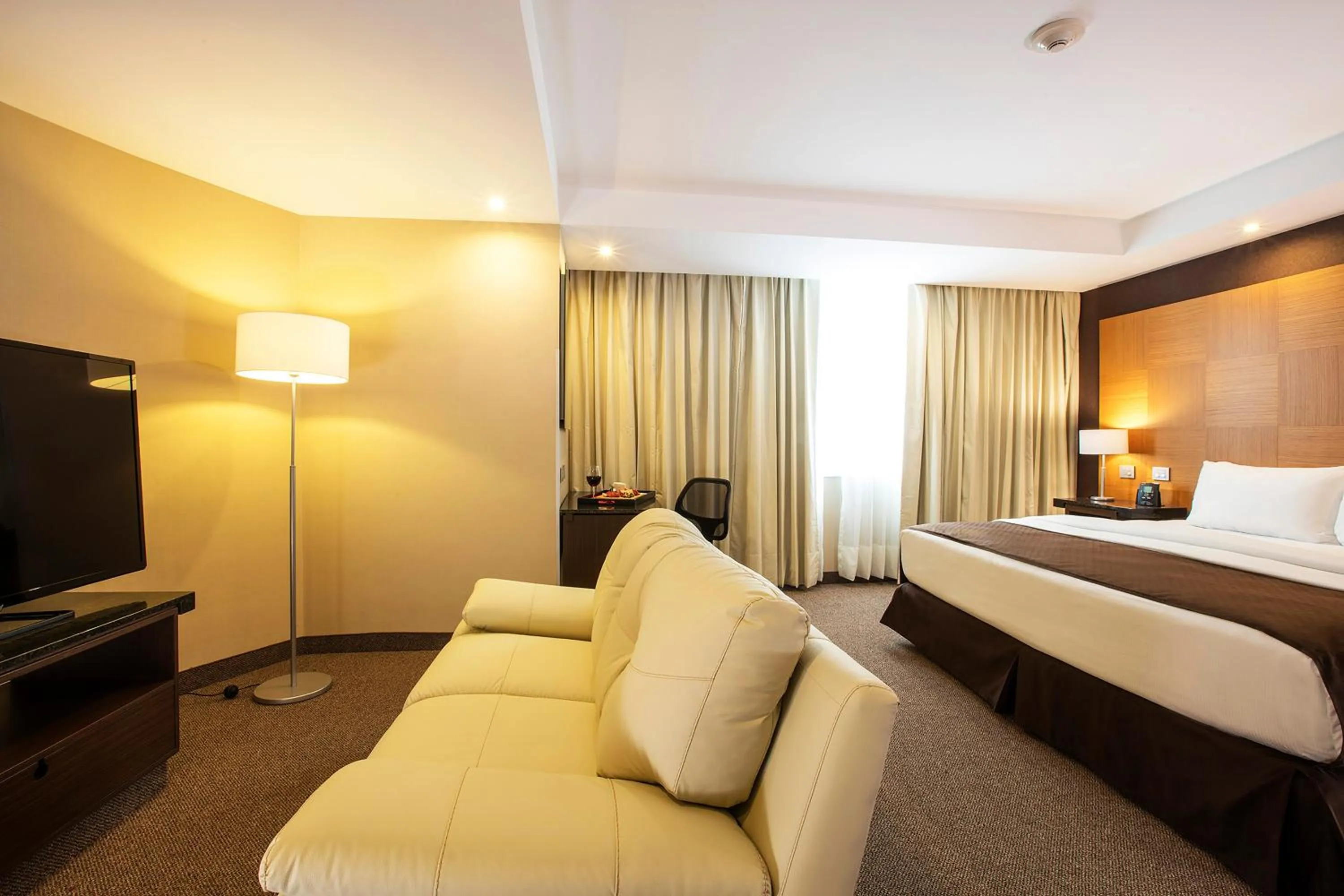 Photo of the whole room, Bed in Krystal Urban Aeropuerto Ciudad de Mexico