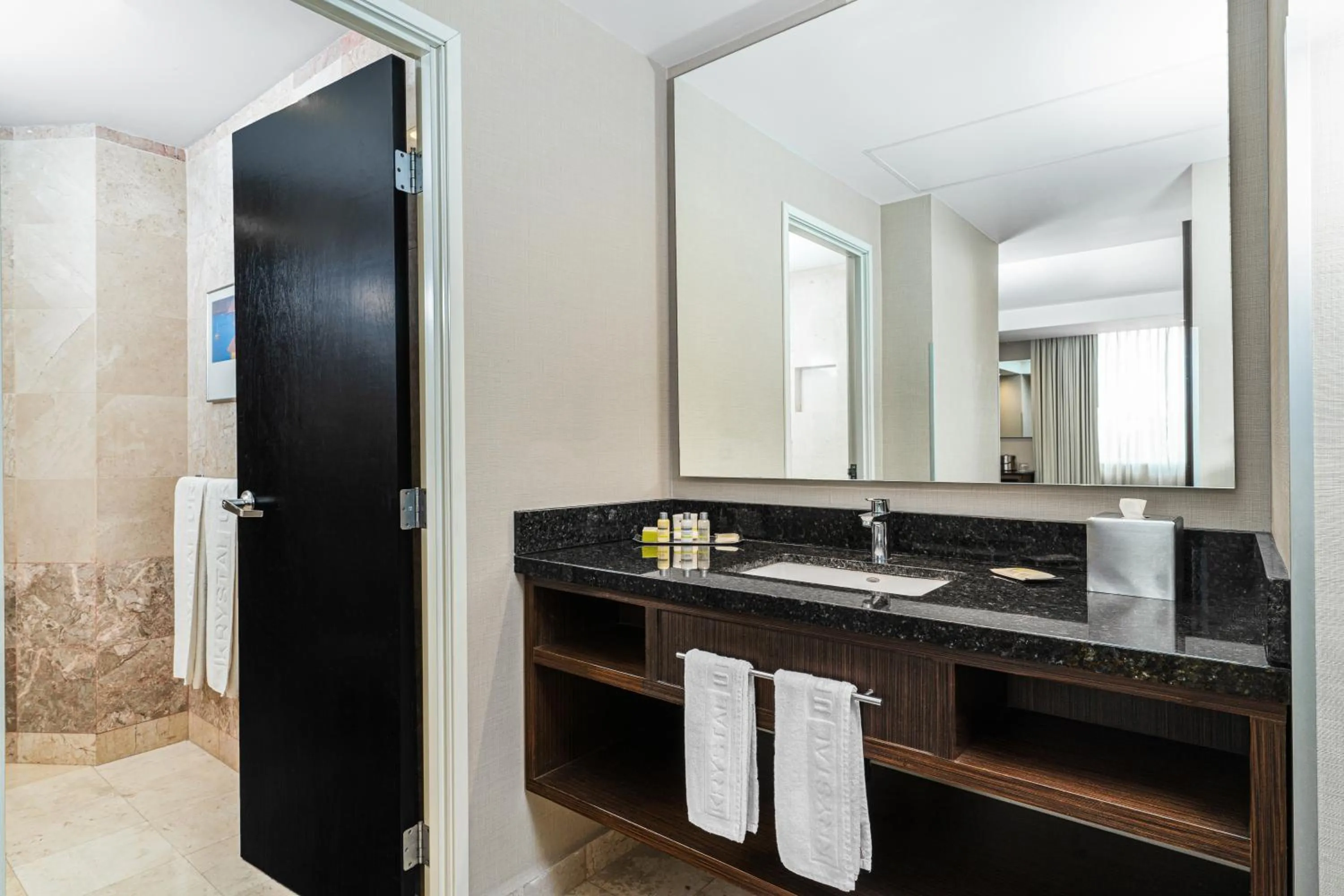 Bathroom in Krystal Urban Aeropuerto Ciudad de Mexico