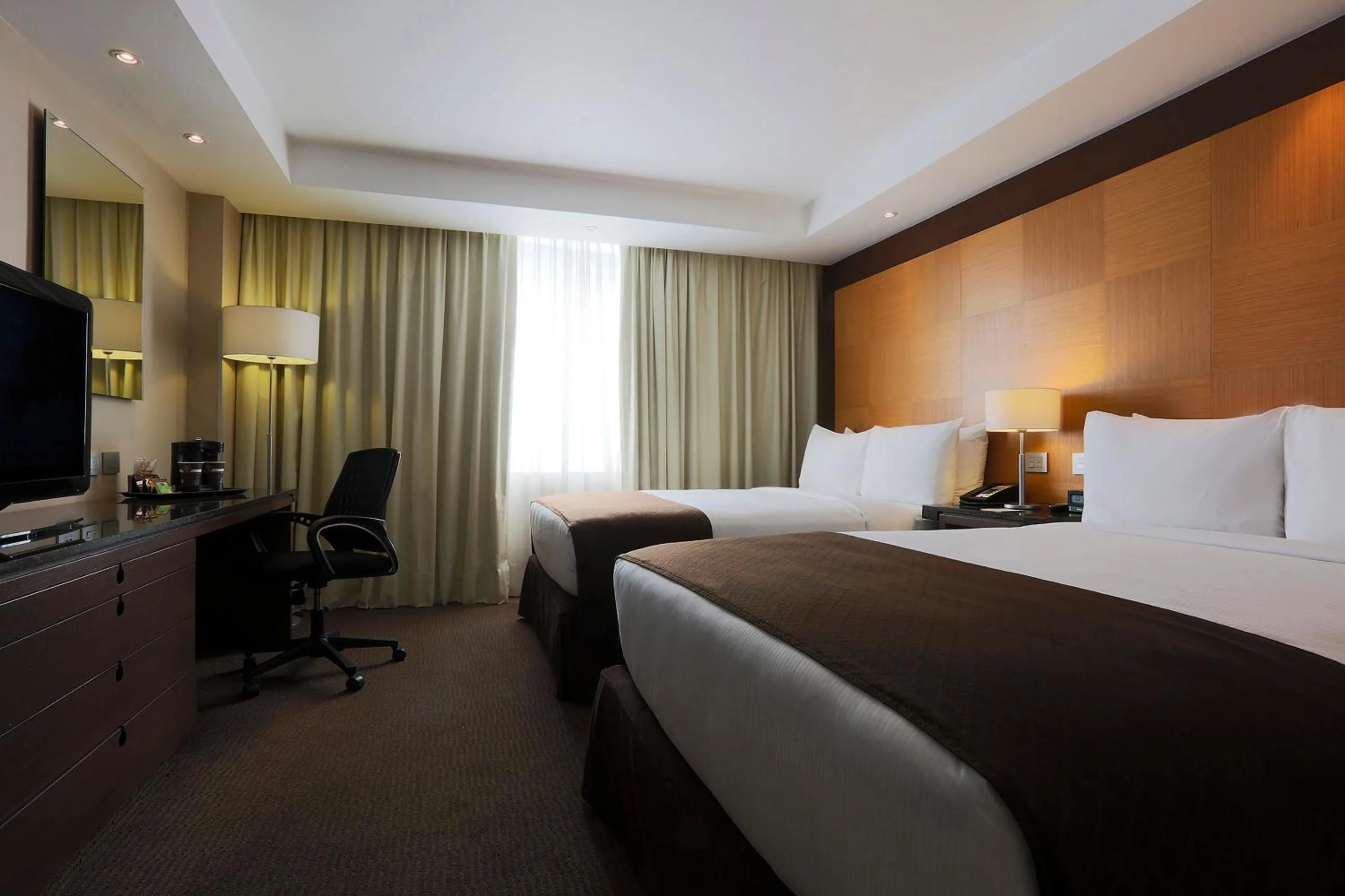 Photo of the whole room, Bed in Krystal Urban Aeropuerto Ciudad de Mexico