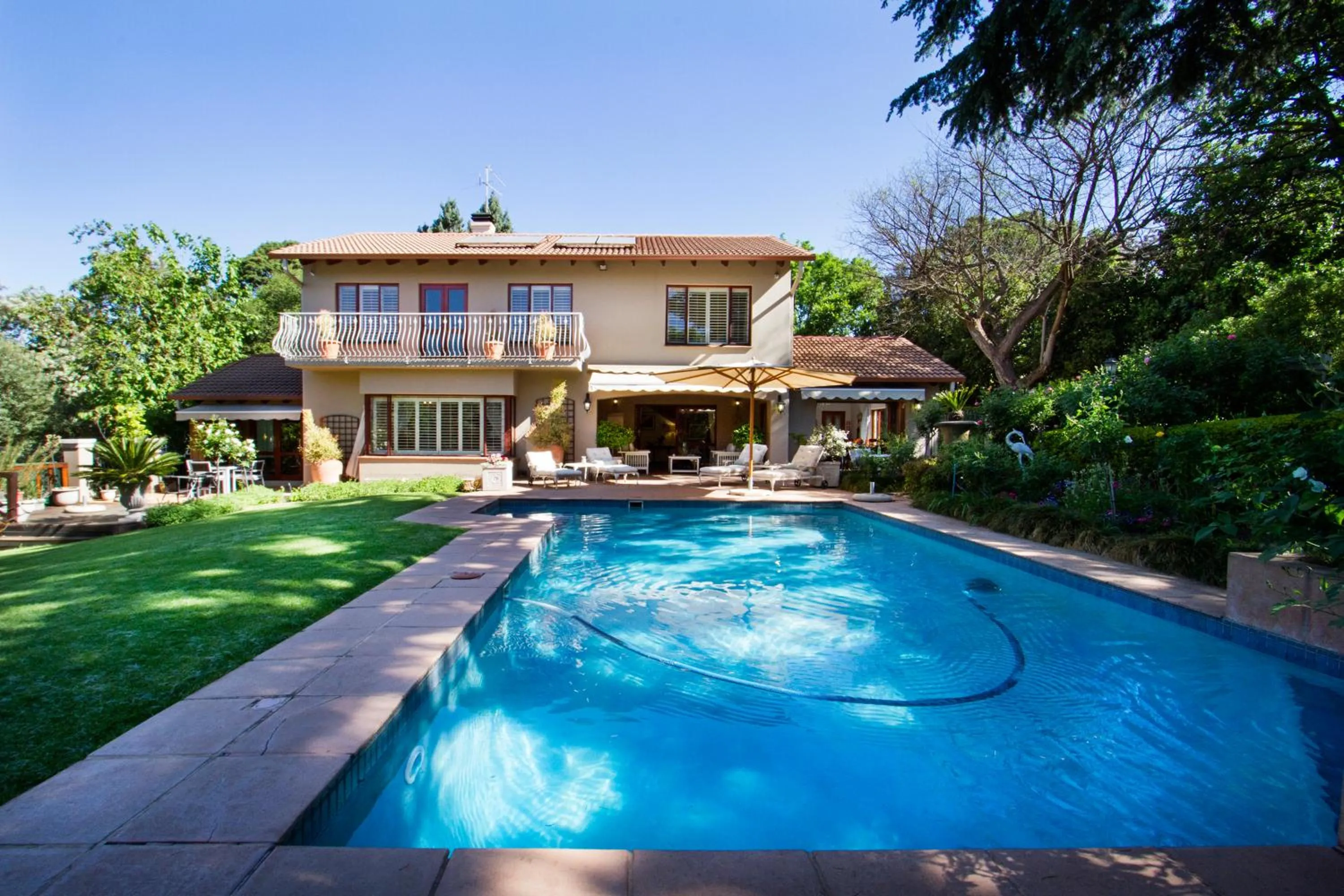 Swimming pool in Bellgrove Guest House Sandton