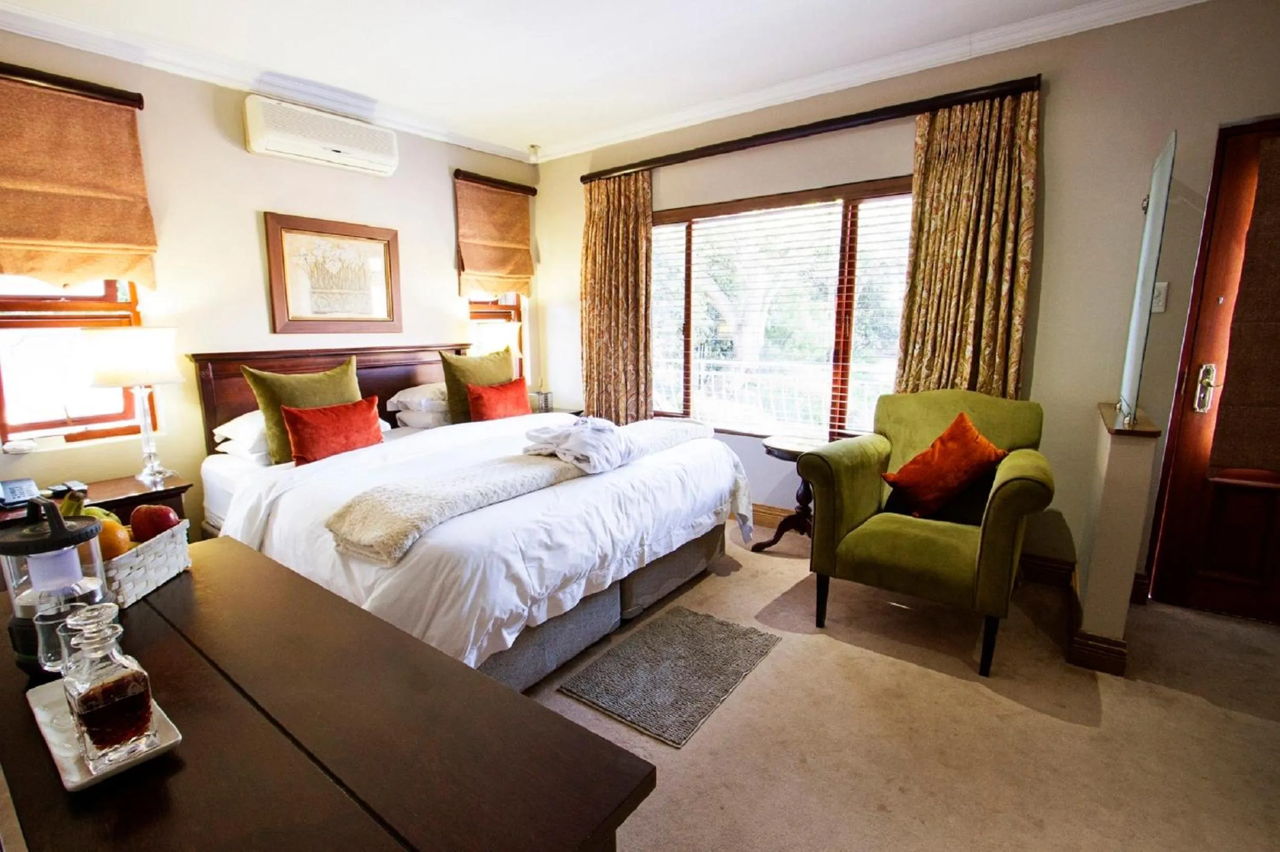 Photo of the whole room, Bed in Bellgrove Guest House Sandton