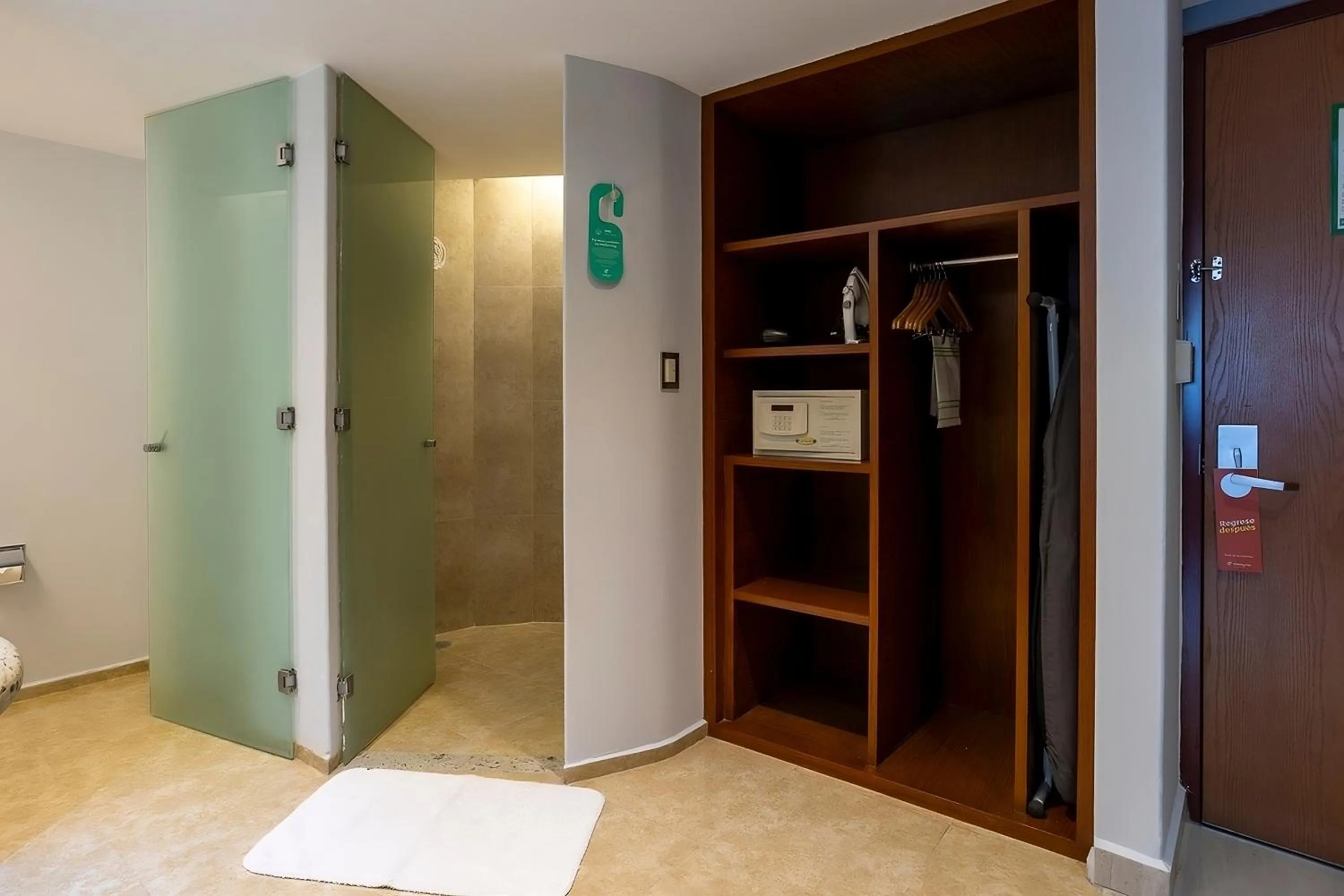 Bathroom in Holiday Inn Puebla Finsa by IHG