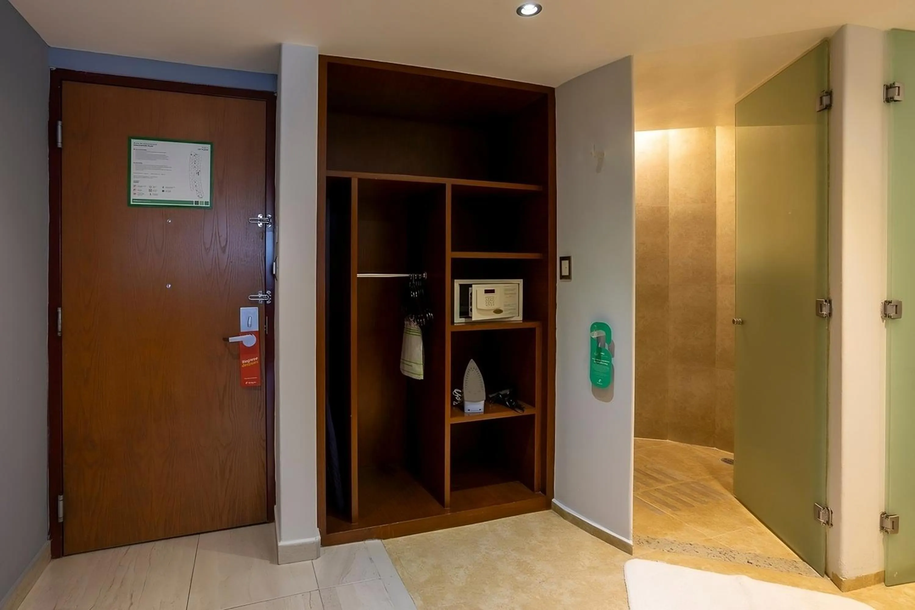 flat iron in Holiday Inn Puebla Finsa by IHG