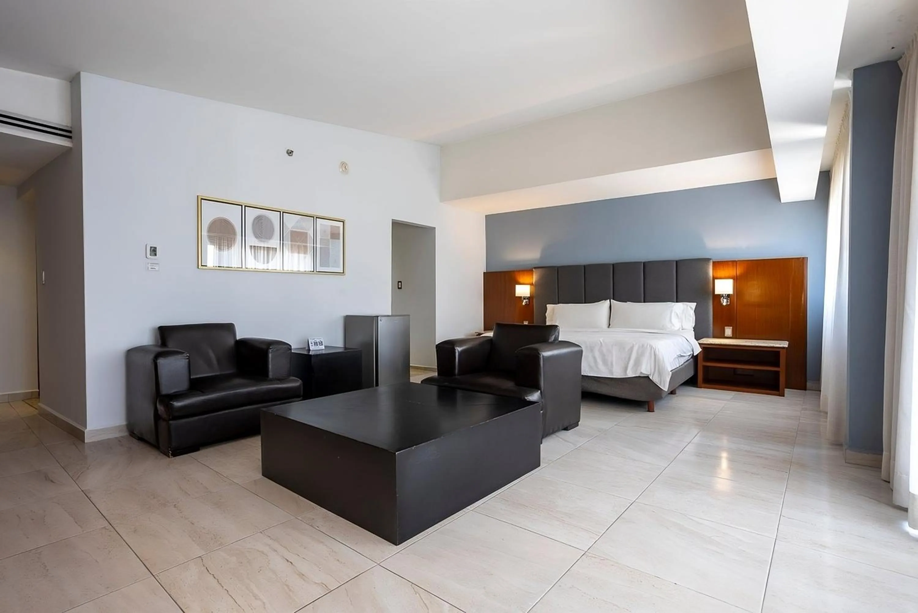 Photo of the whole room, Bed in Holiday Inn Puebla Finsa by IHG