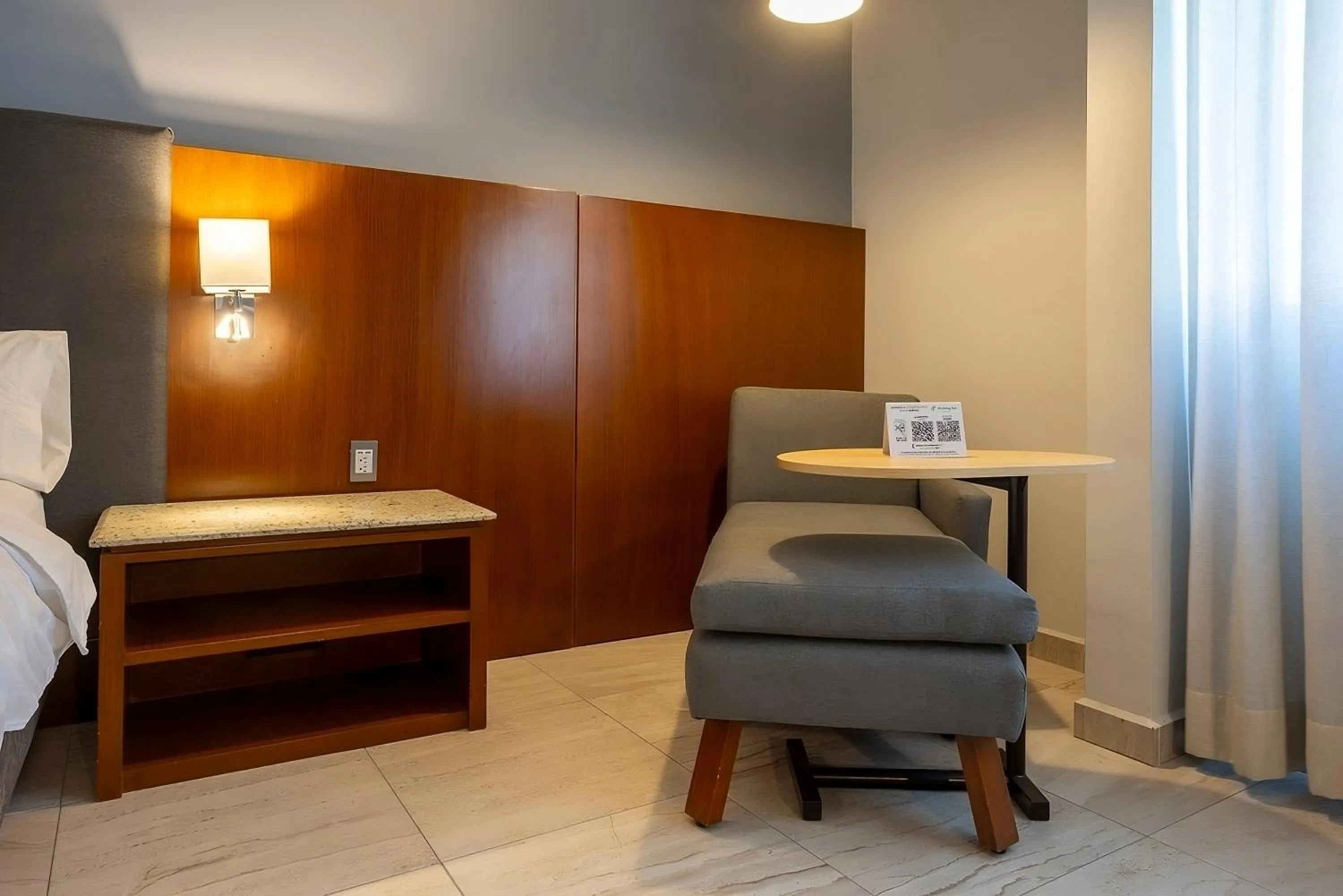 Photo of the whole room, Bed in Holiday Inn Puebla Finsa by IHG