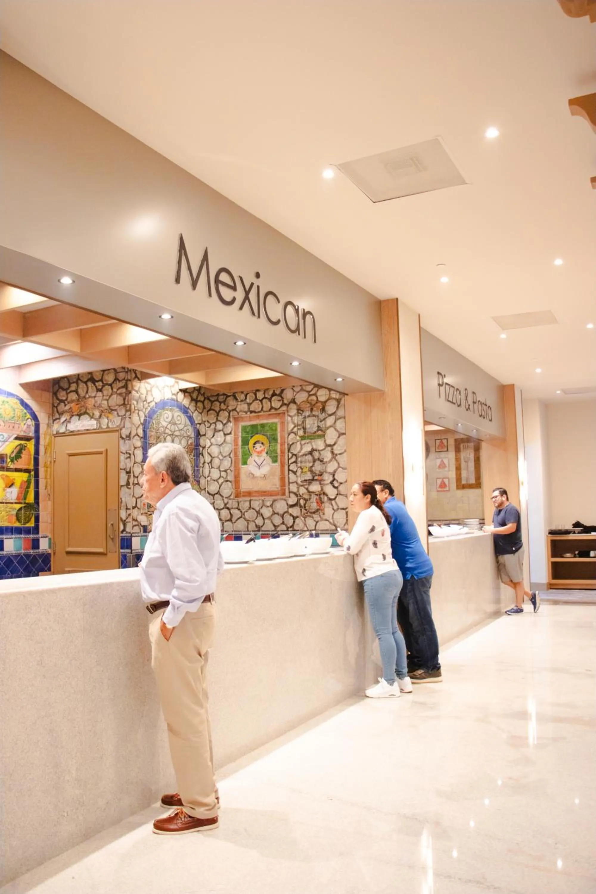 Restaurant/places to eat in Crowne Plaza Hotel Monterrey by IHG