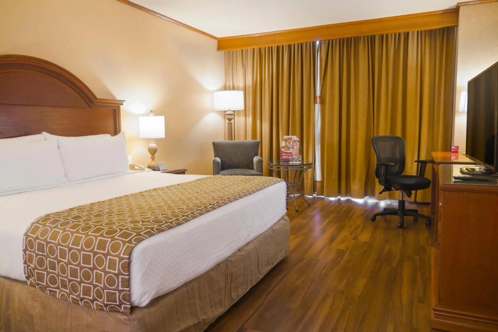Photo of the whole room, Bed in Crowne Plaza Hotel Monterrey by IHG