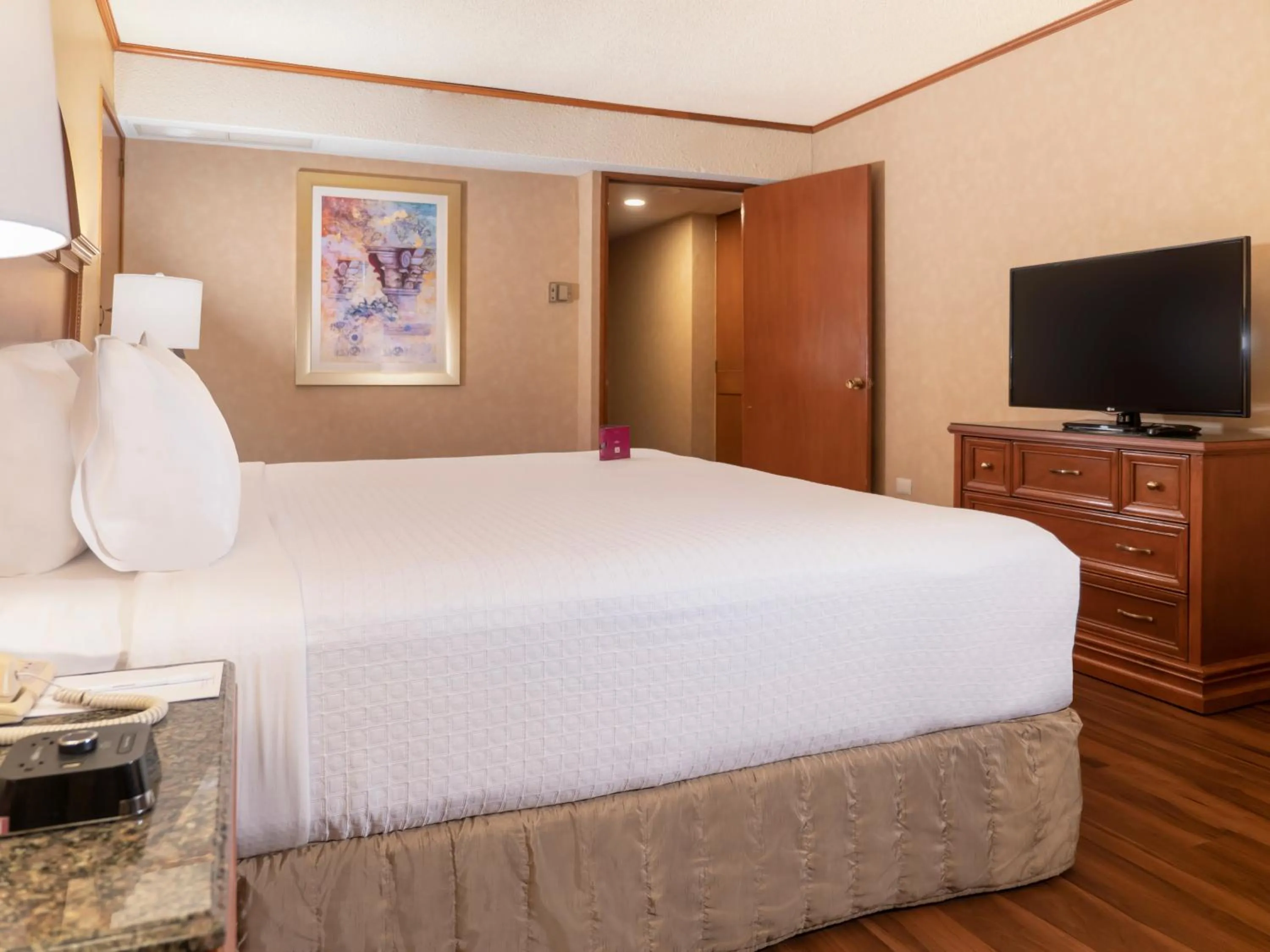 Bedroom, Bed in Crowne Plaza Hotel Monterrey by IHG