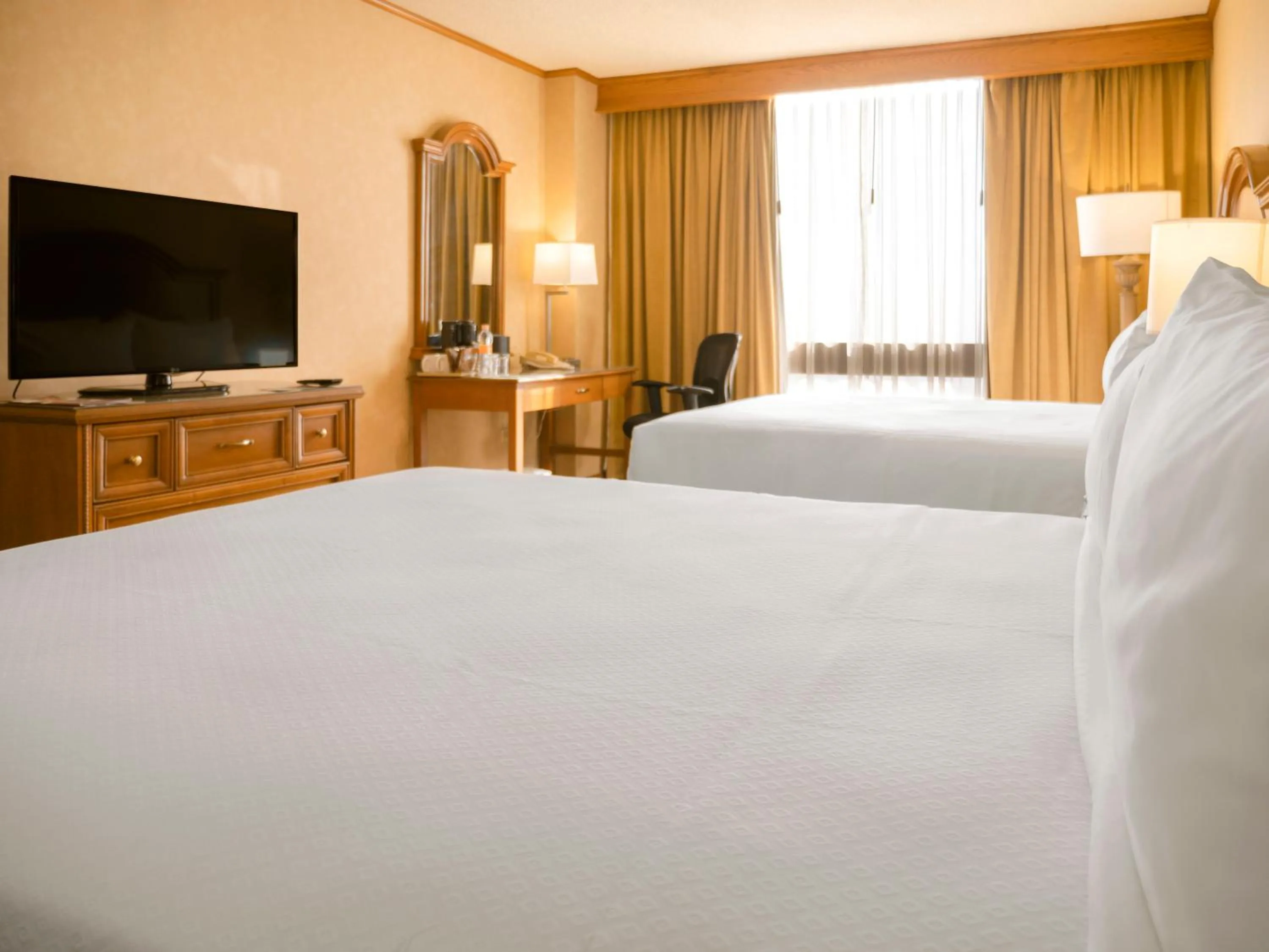 Photo of the whole room, Bed in Crowne Plaza Hotel Monterrey by IHG