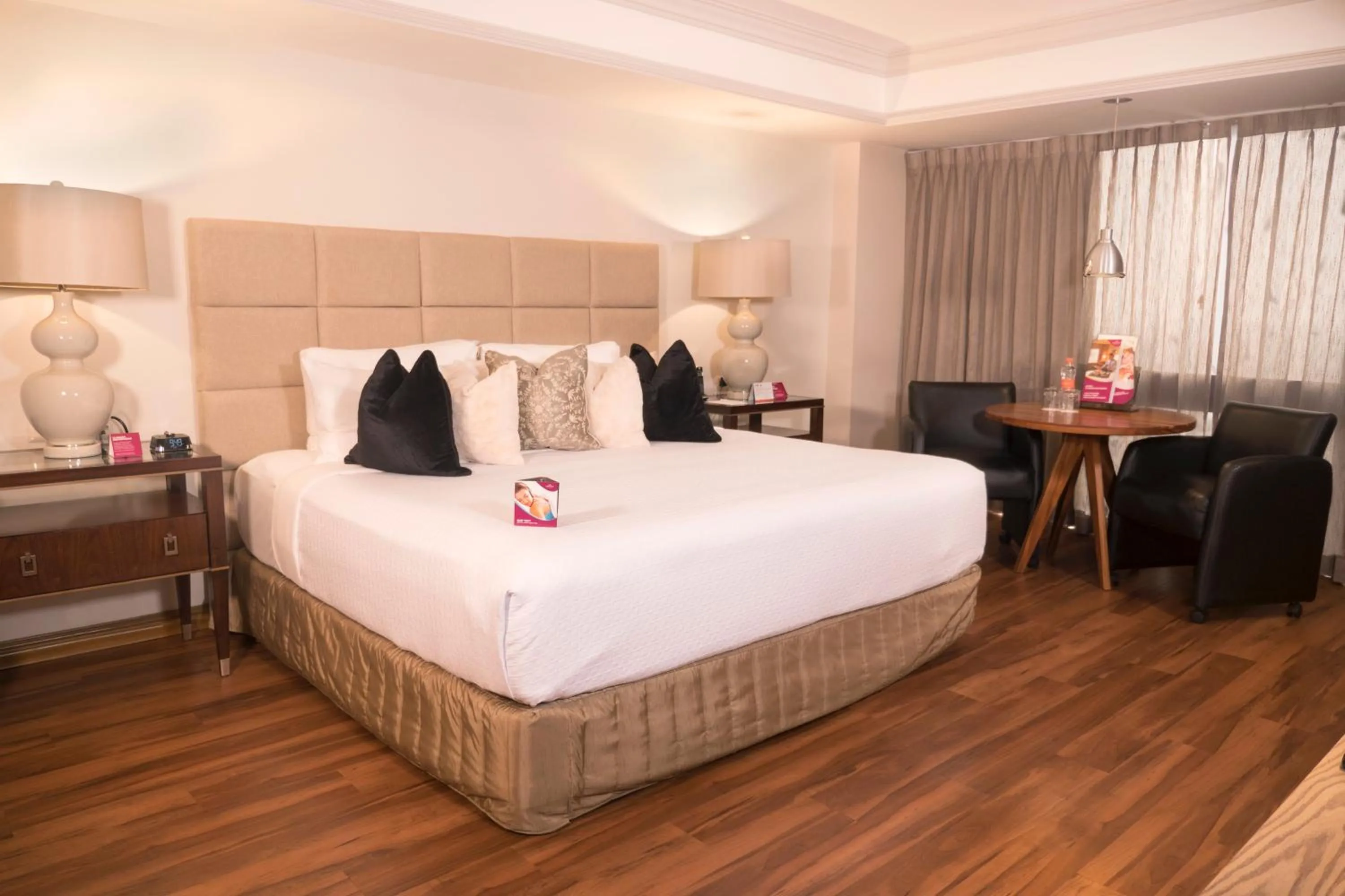 Photo of the whole room, Bed in Crowne Plaza Hotel Monterrey by IHG