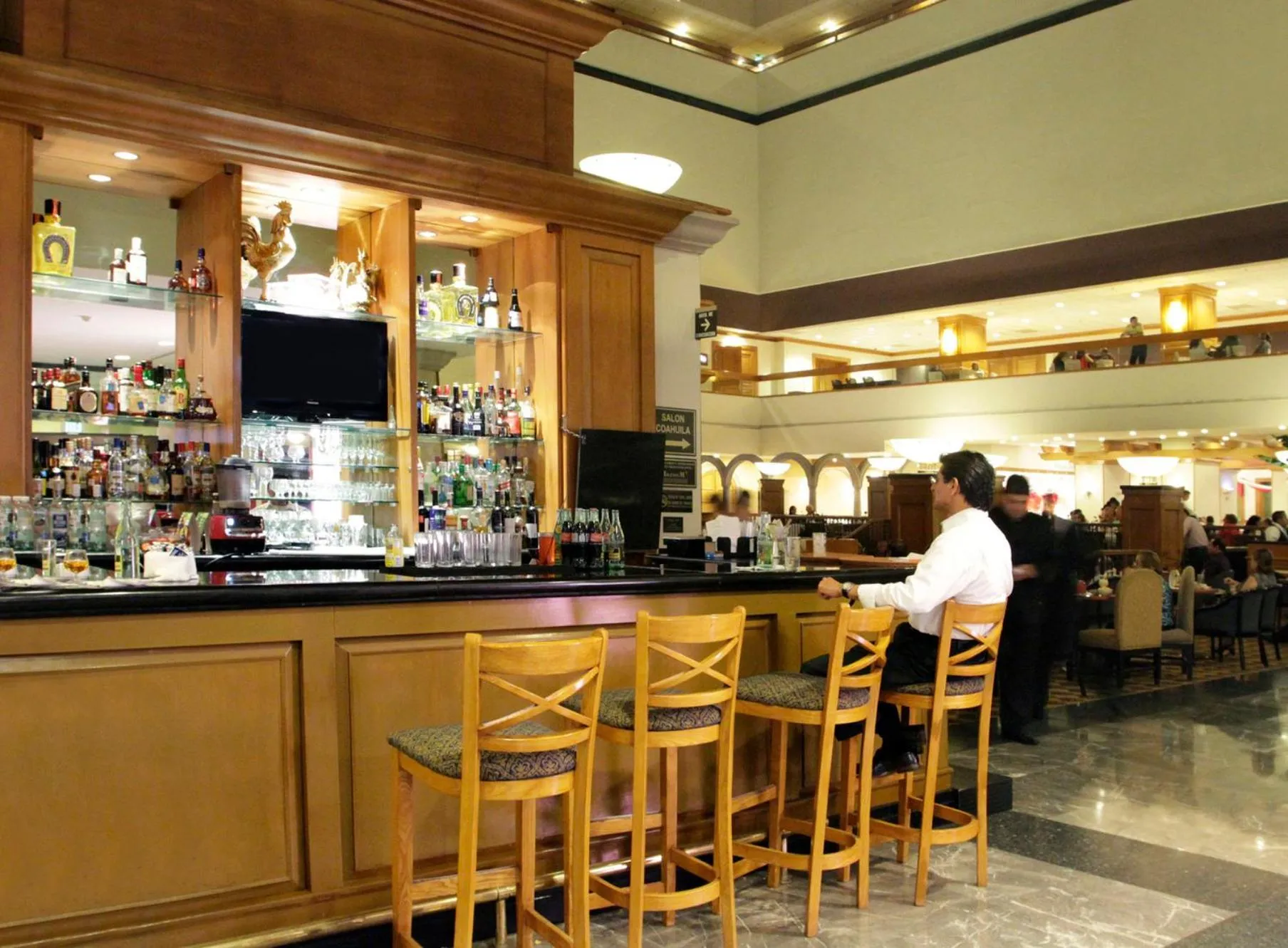 Lounge or bar in Crowne Plaza Hotel Monterrey by IHG