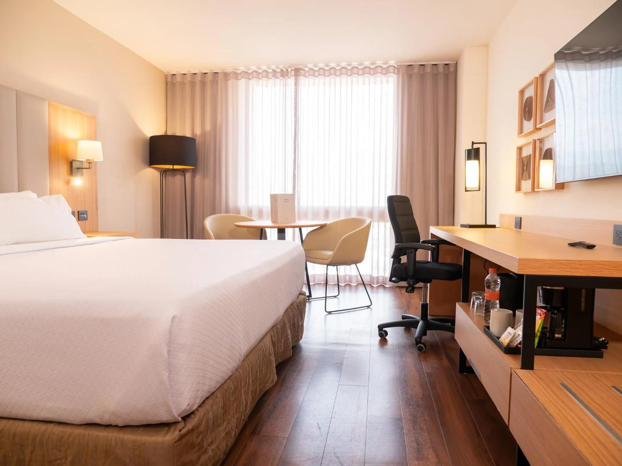 Photo of the whole room, Bed in Crowne Plaza Hotel Monterrey by IHG