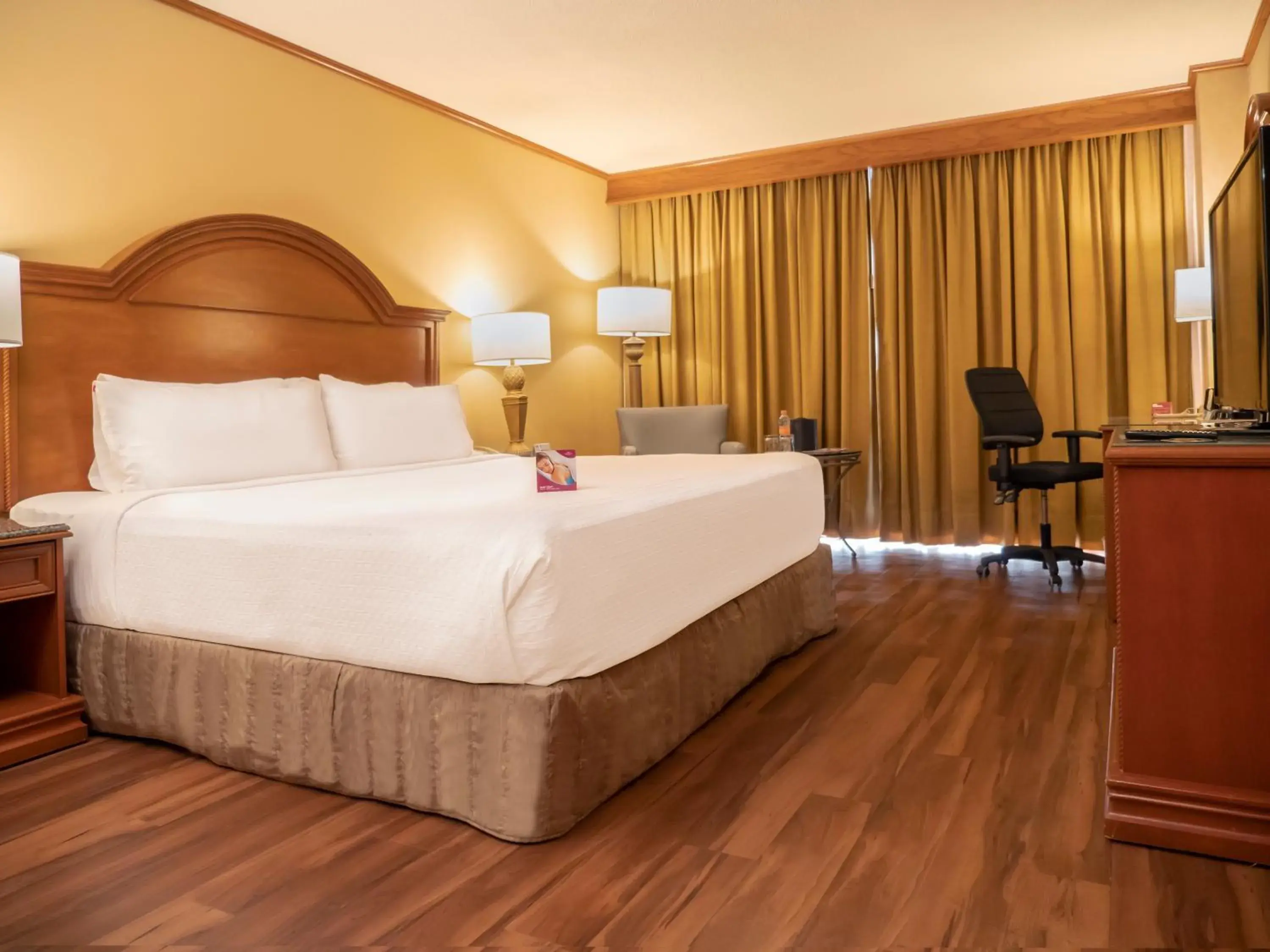 Standard King Room in Crowne Plaza Hotel Monterrey by IHG Standard King Room in Crowne Plaza Hotel Monterrey by IHG