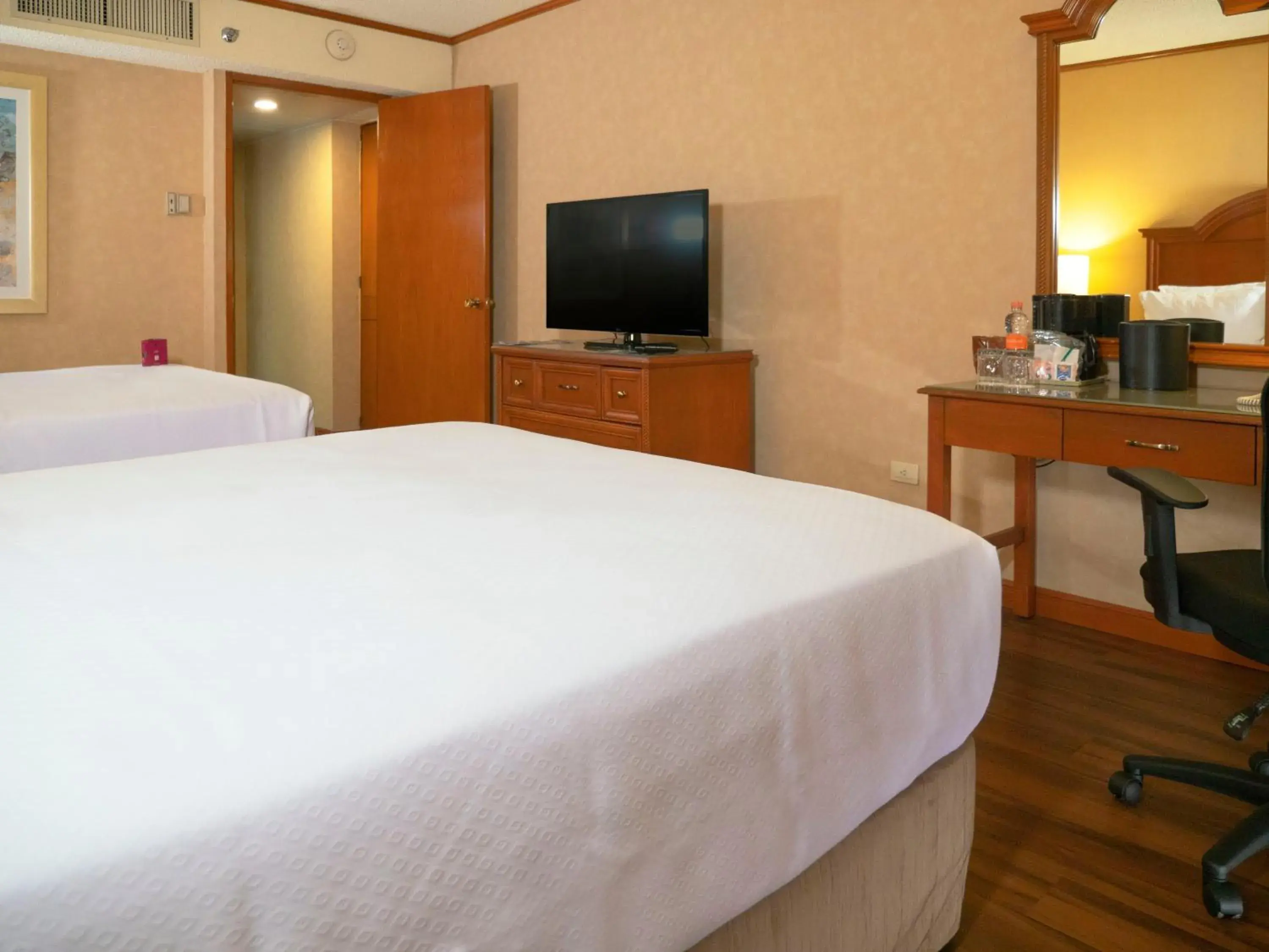 Standard Queen Room with Two Queen Beds in Crowne Plaza Hotel Monterrey by IHG Standard Queen Room with Two Queen Beds in Crowne Plaza Hotel Monterrey by IHG