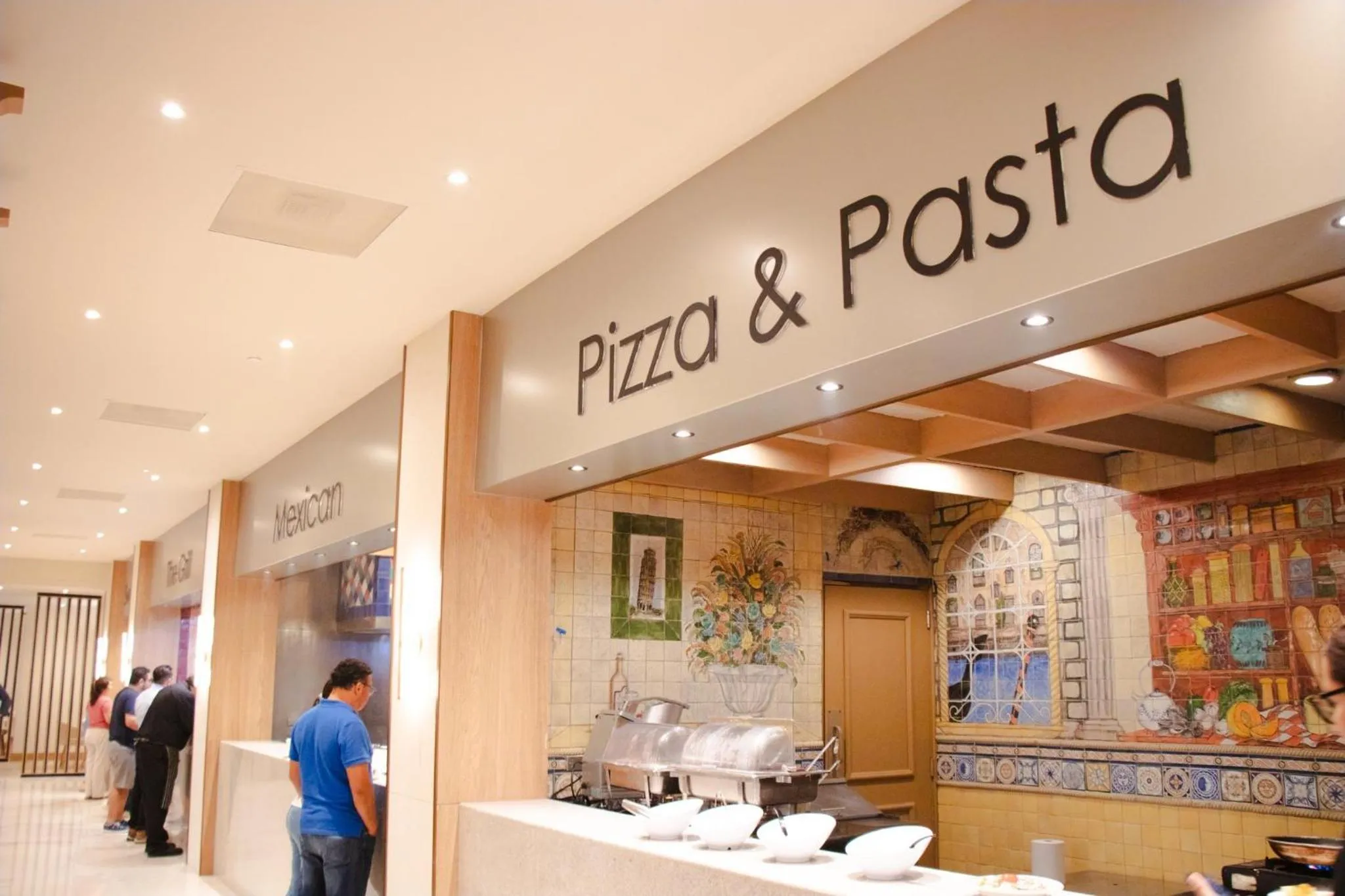 Restaurant/places to eat in Crowne Plaza Hotel Monterrey by IHG