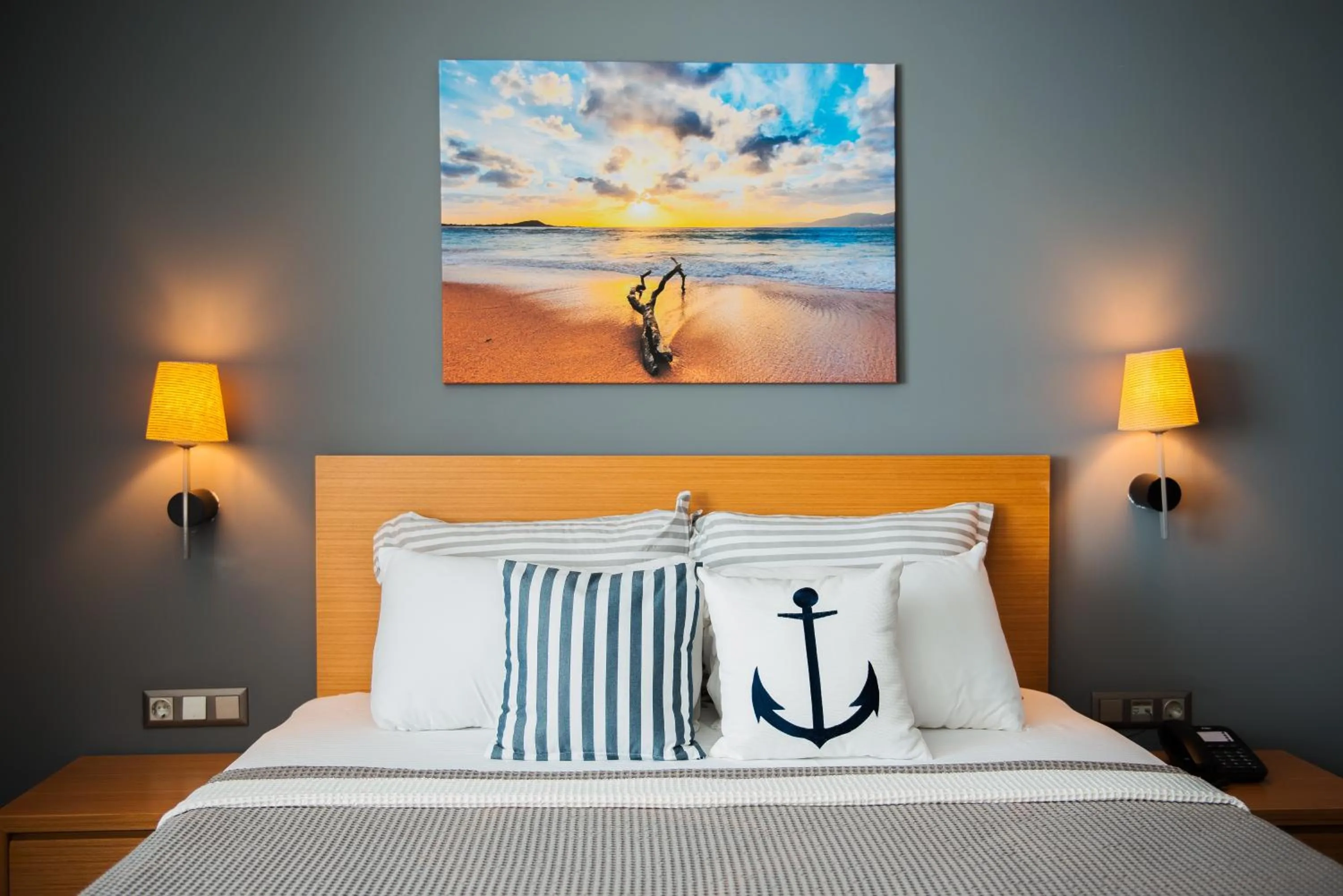 Mountain view, Bed in Port Marina Hotel