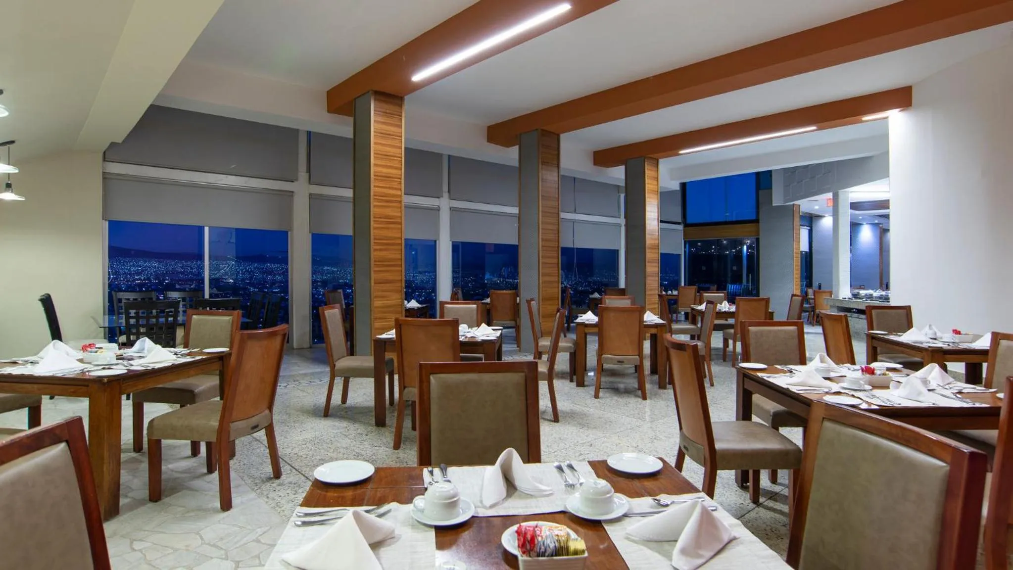Restaurant/places to eat in Holiday Inn Queretaro Zona Diamante by IHG