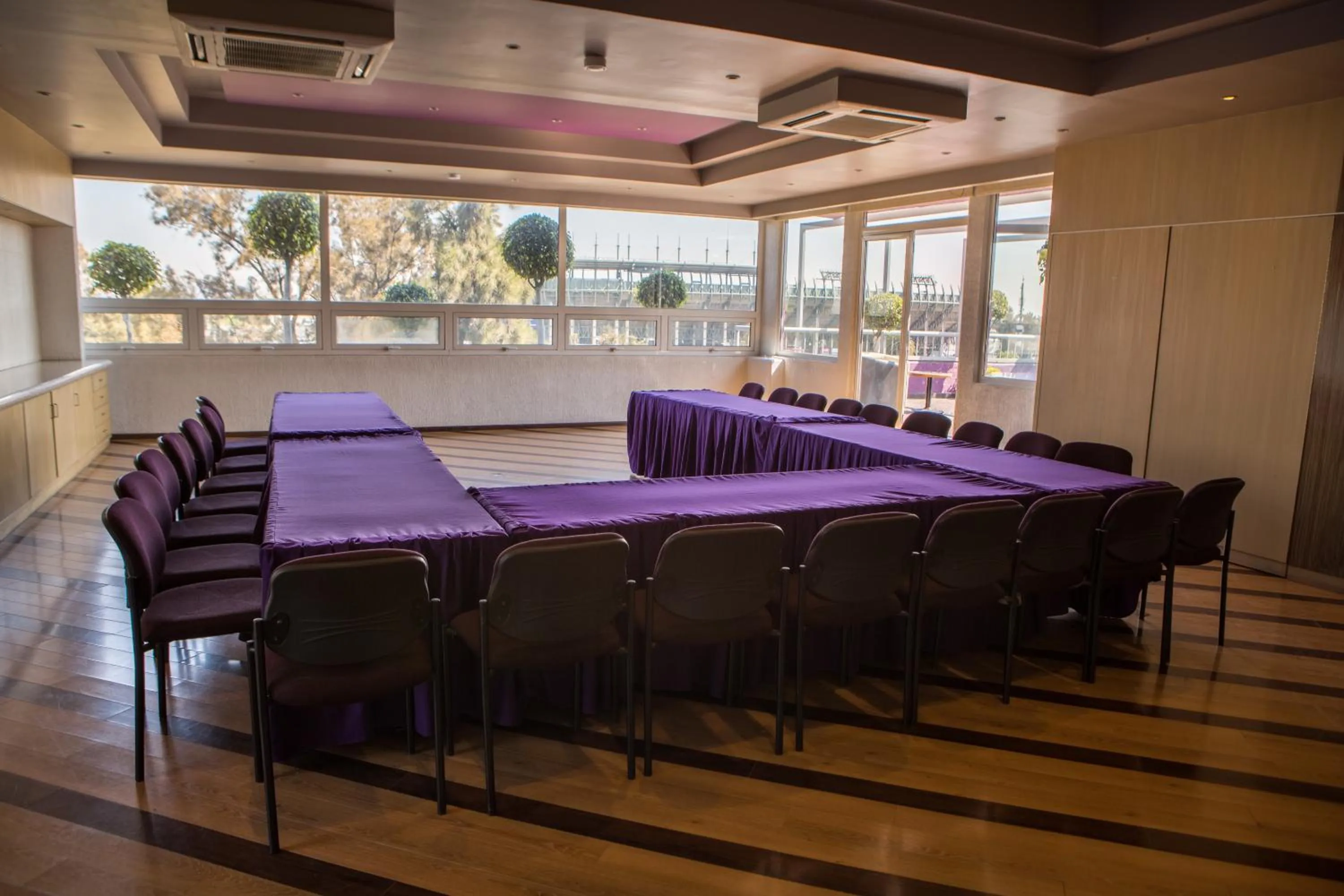 Meeting/conference room in WeEnjoy Hotels Grand Prix Aeropuerto CDMX