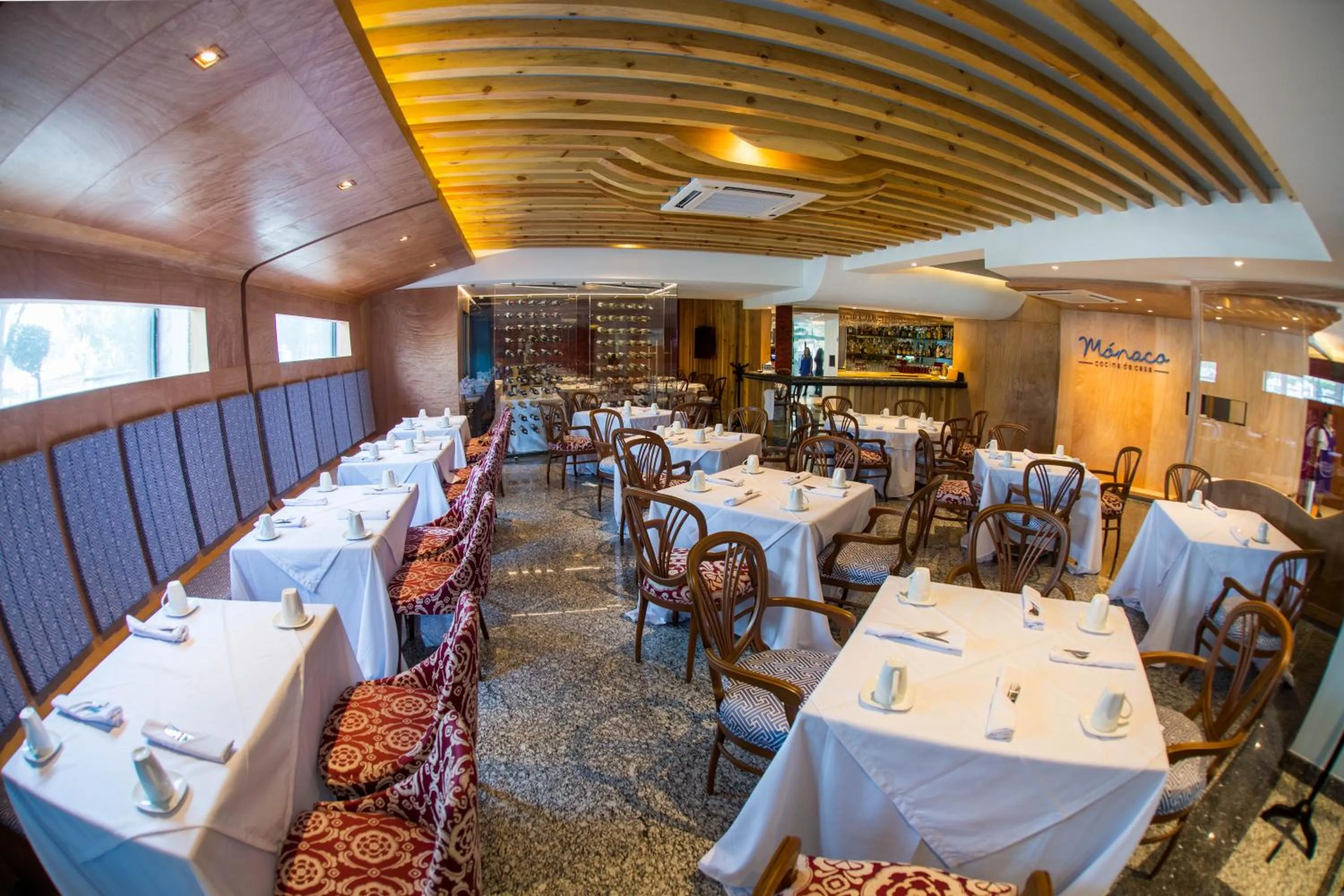 Restaurant/places to eat in WeEnjoy Hotels Grand Prix Aeropuerto CDMX