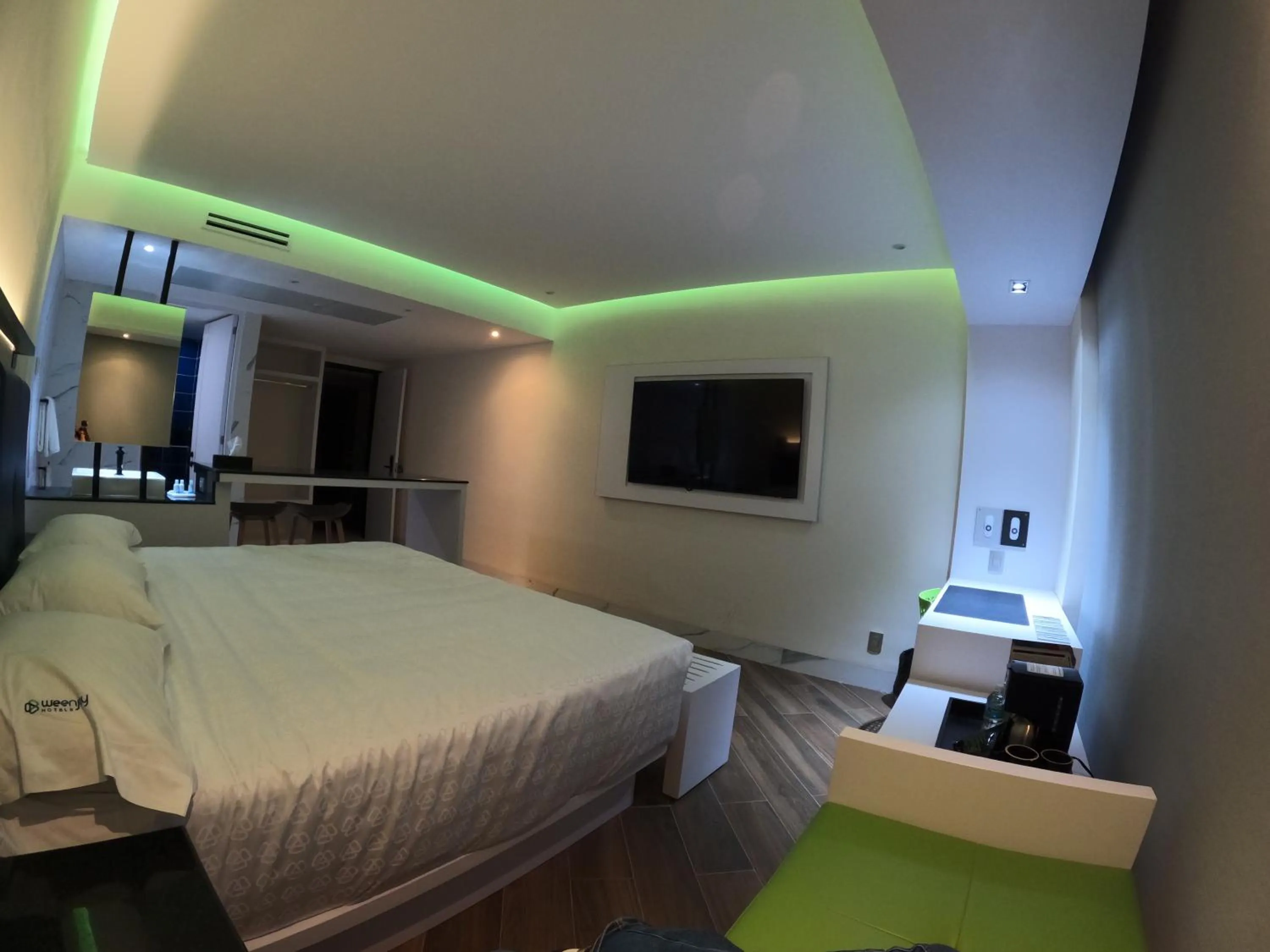 Bedroom, Bed in WeEnjoy Hotels Grand Prix Aeropuerto CDMX