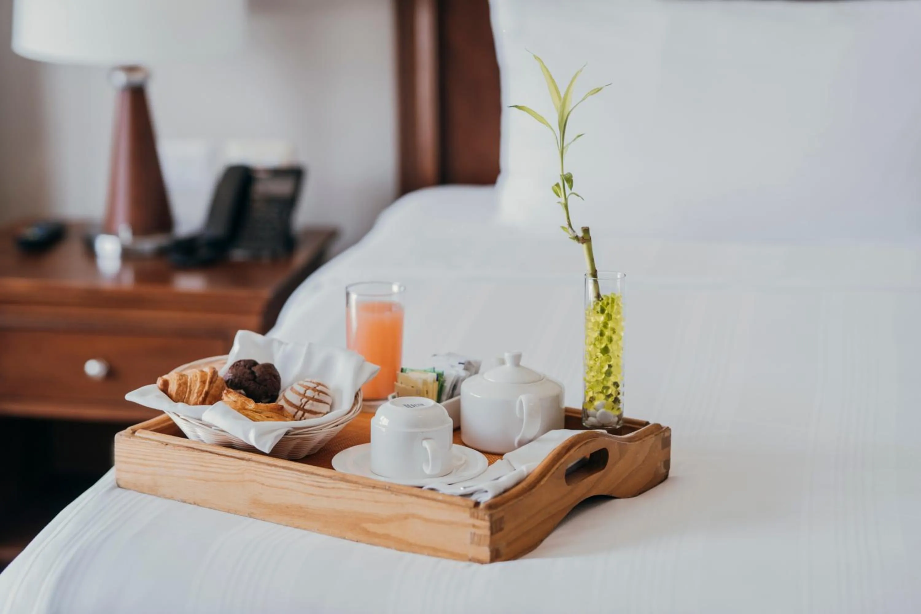 Food and drinks, Bed in Villa Mercedes Curio Collection By Hilton