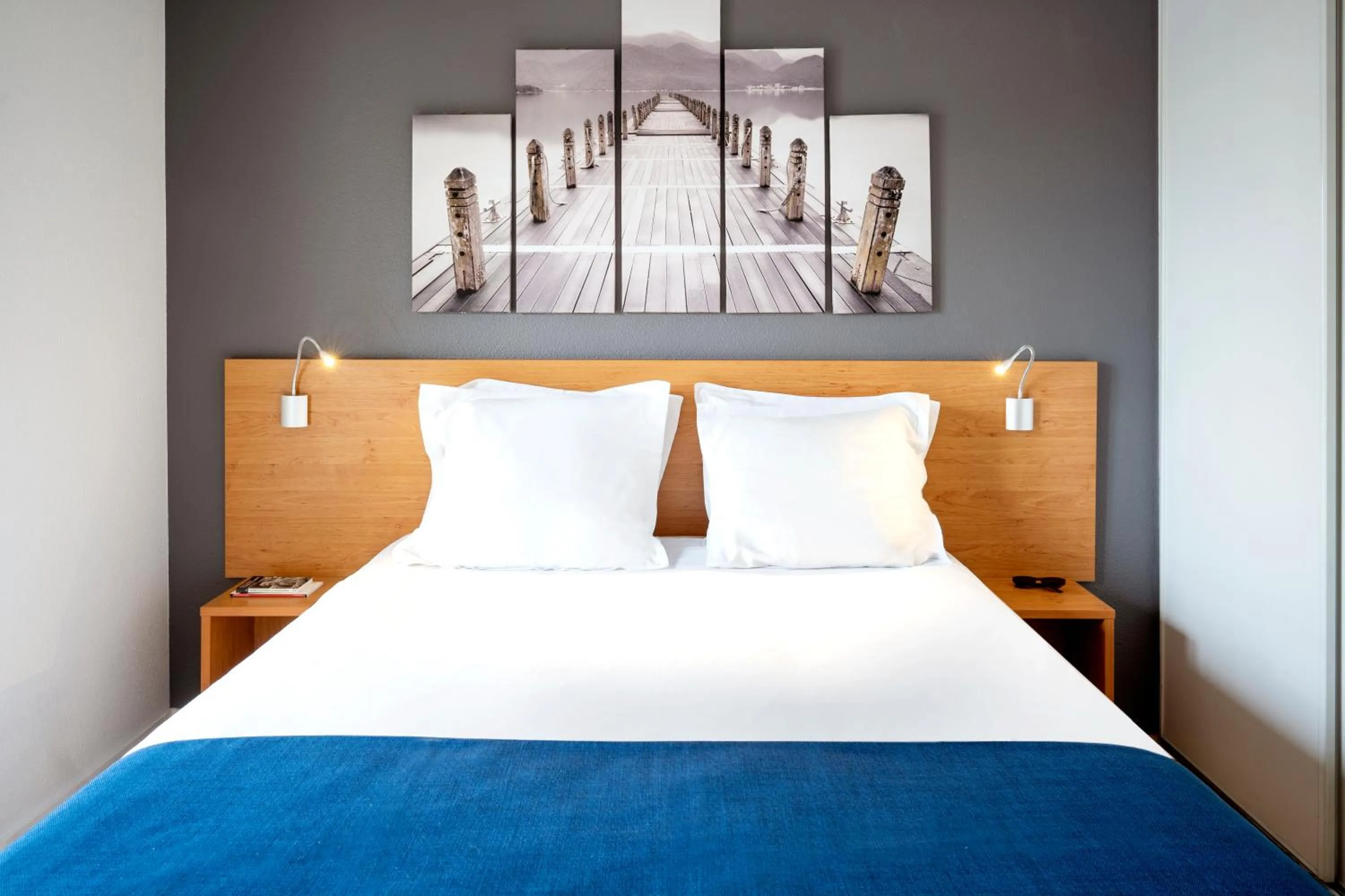 Bed in Séjours & Affaires Annecy Le Pont Neuf