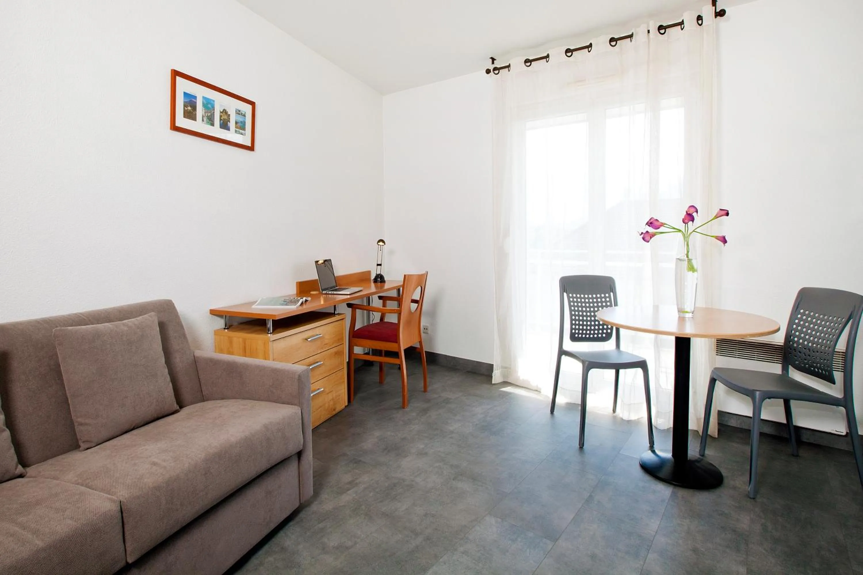 Living room in Séjours & Affaires Annecy Le Pont Neuf