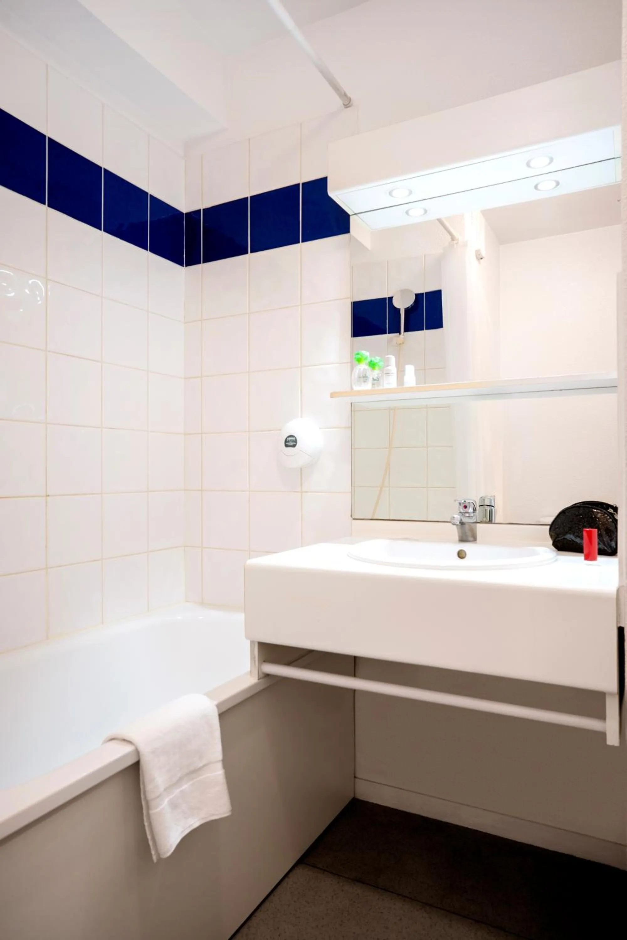 Bathroom in Séjours & Affaires Annecy Le Pont Neuf