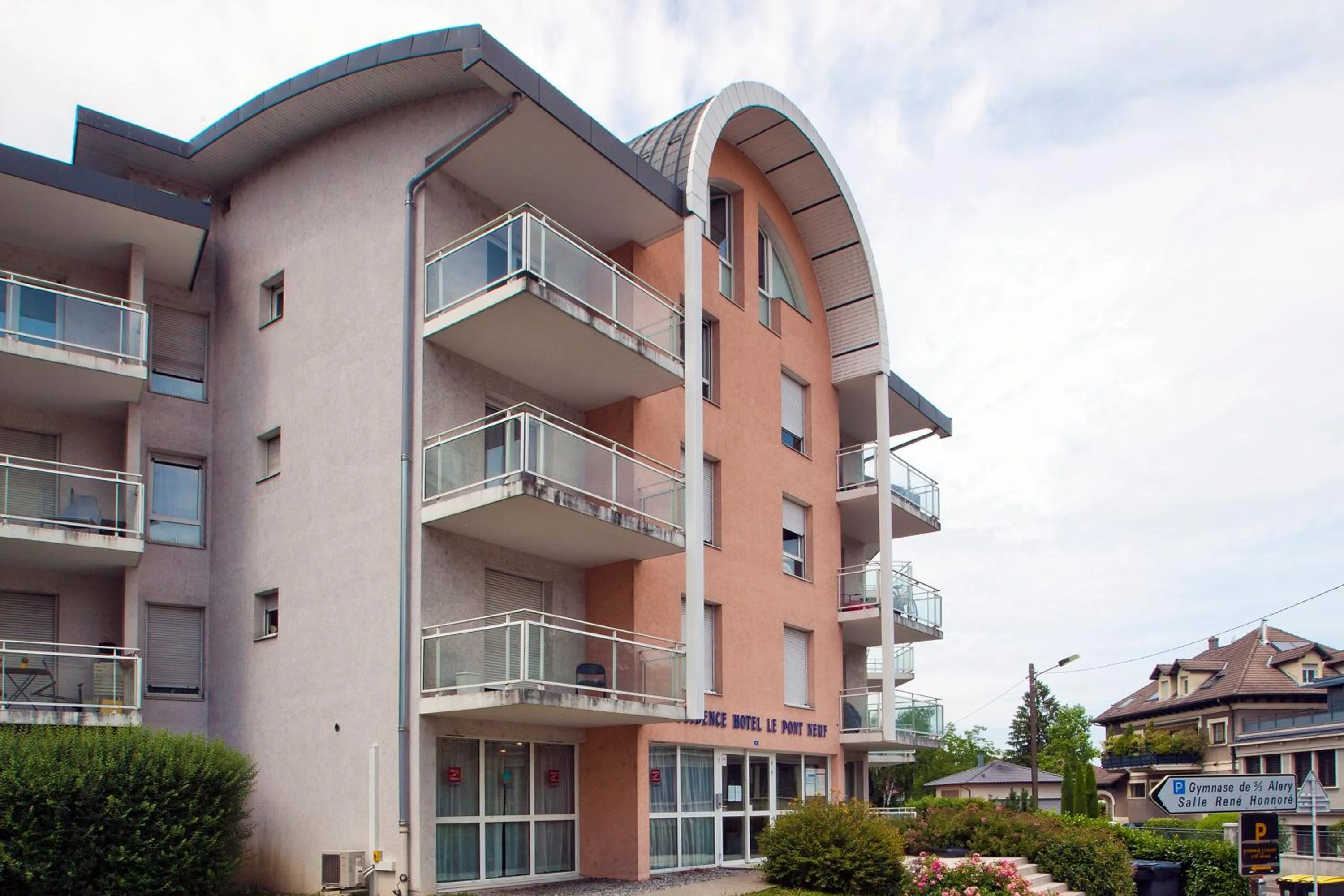 Facade/entrance in Séjours & Affaires Annecy Le Pont Neuf