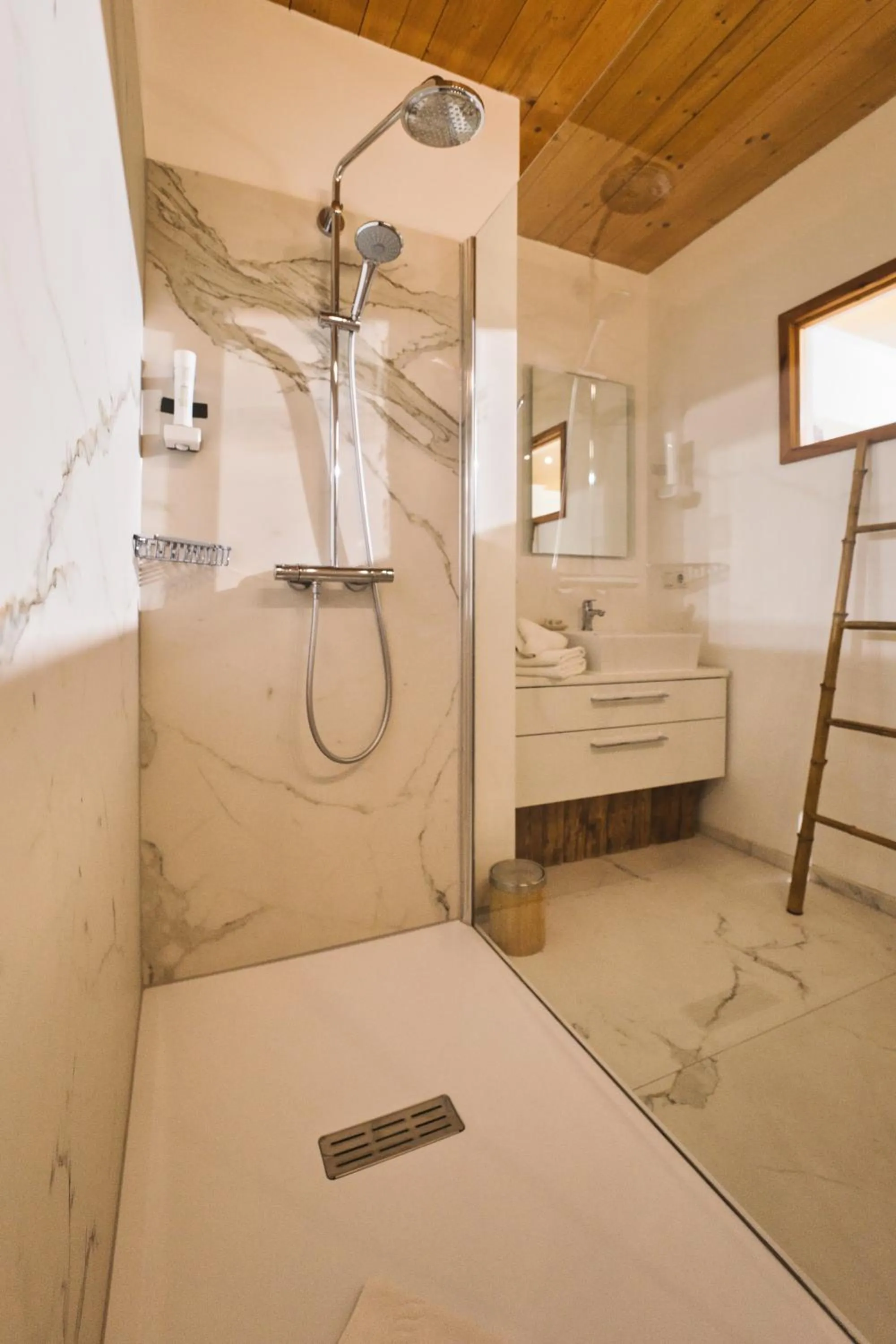 Bathroom, Bed in Landhaus Ramsau