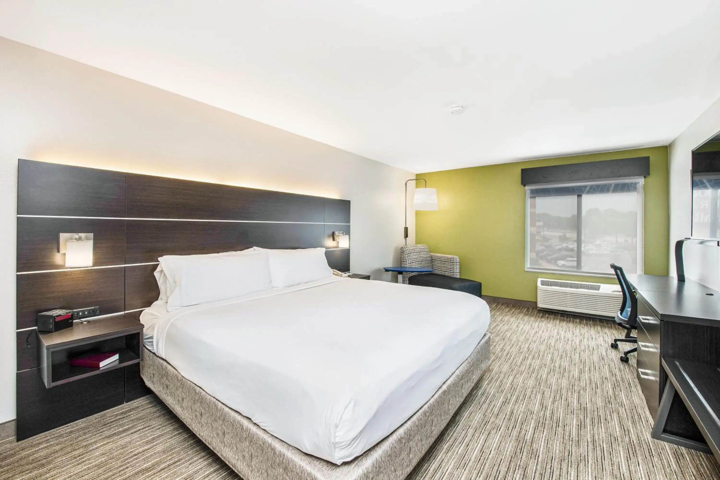 King Suite - Disability Access in Holiday Inn Express - Delafield by IHG King Suite - Disability Access in Holiday Inn Express - Delafield by IHG