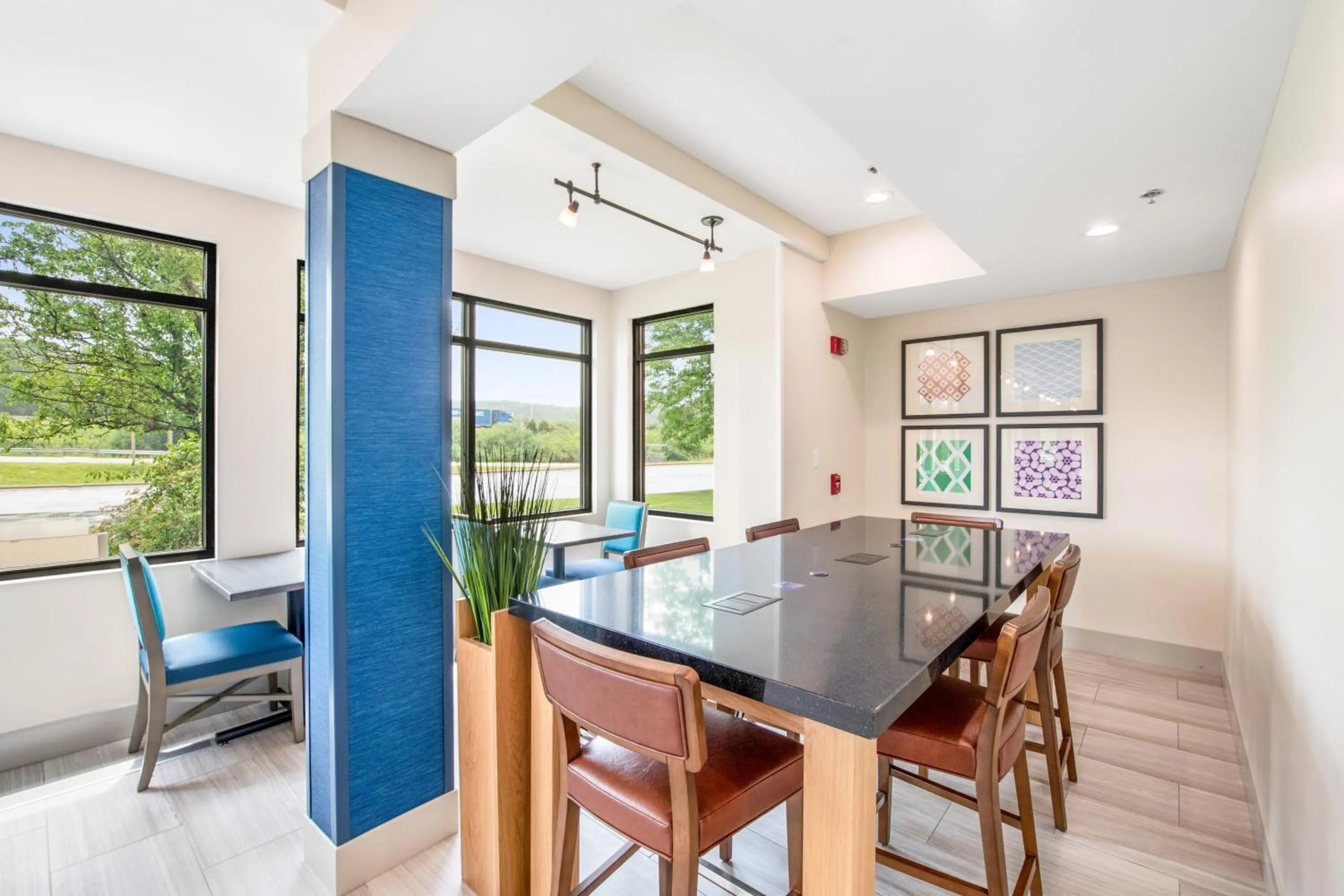 Meeting/conference room in Holiday Inn Express - Delafield by IHG