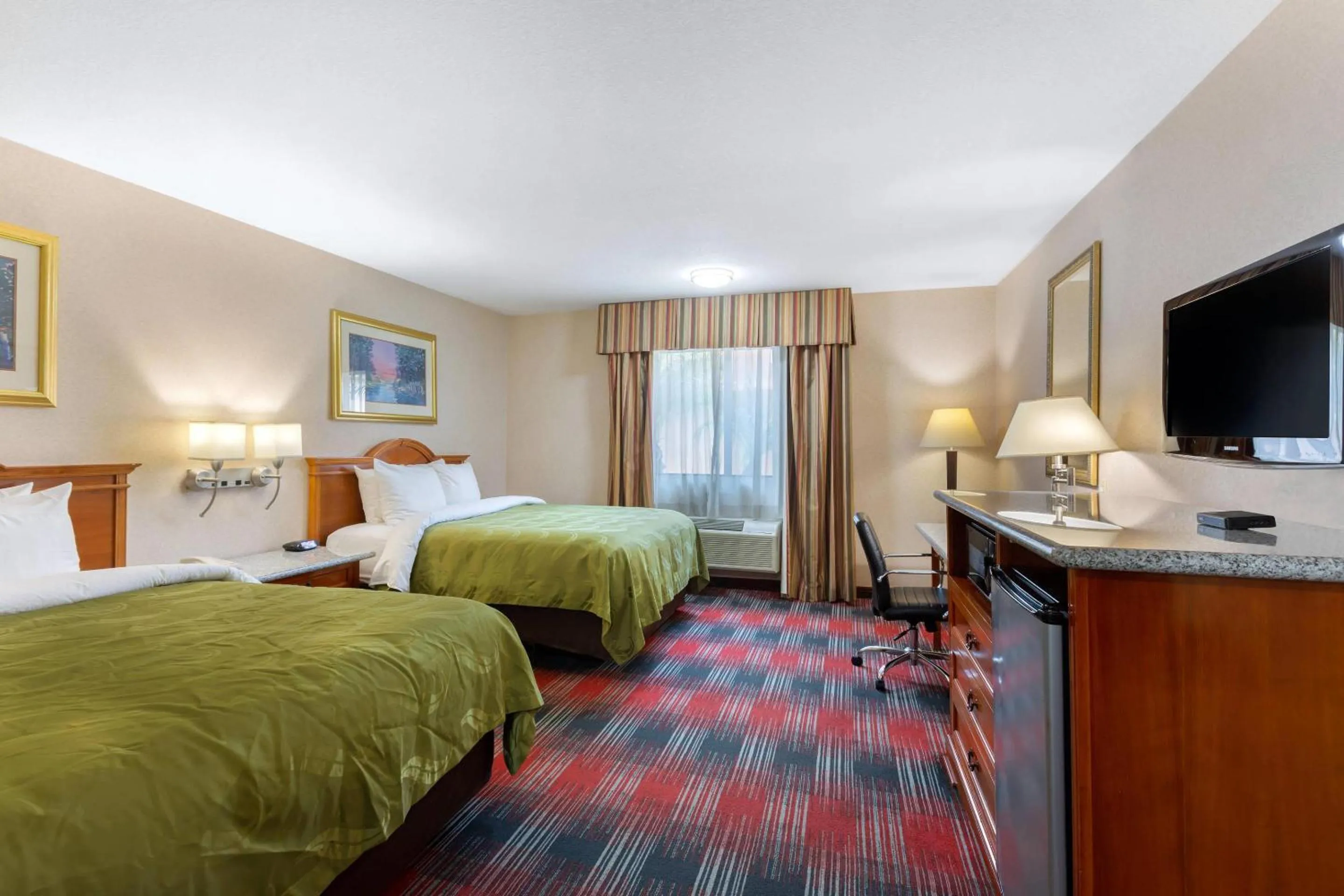 Bedroom, Bed in Quality Inn & Suites Oceanside Near Camp Pendleton