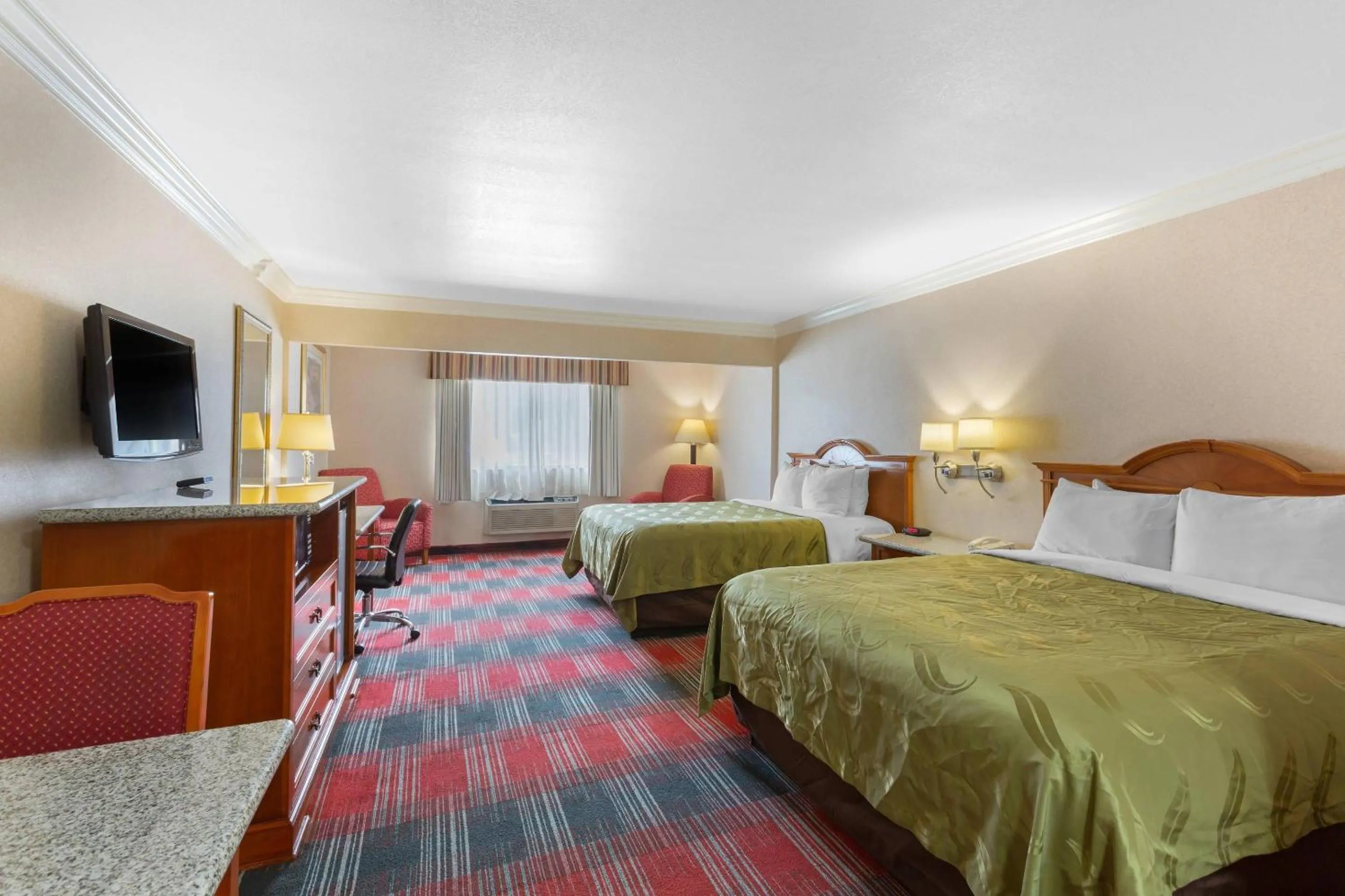 Bedroom, Bed in Quality Inn & Suites Oceanside Near Camp Pendleton
