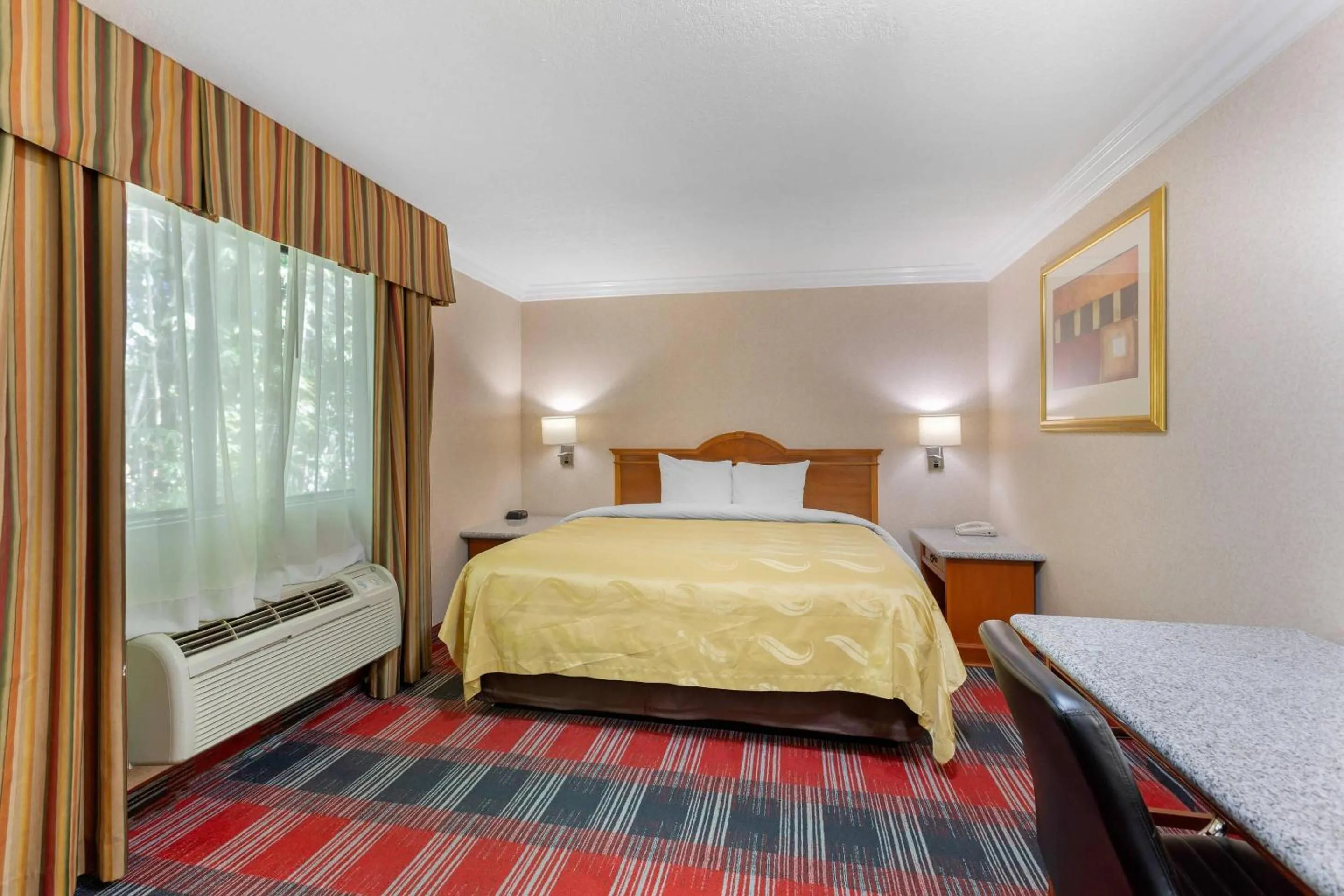 Bedroom, Bed in Quality Inn & Suites Oceanside Near Camp Pendleton