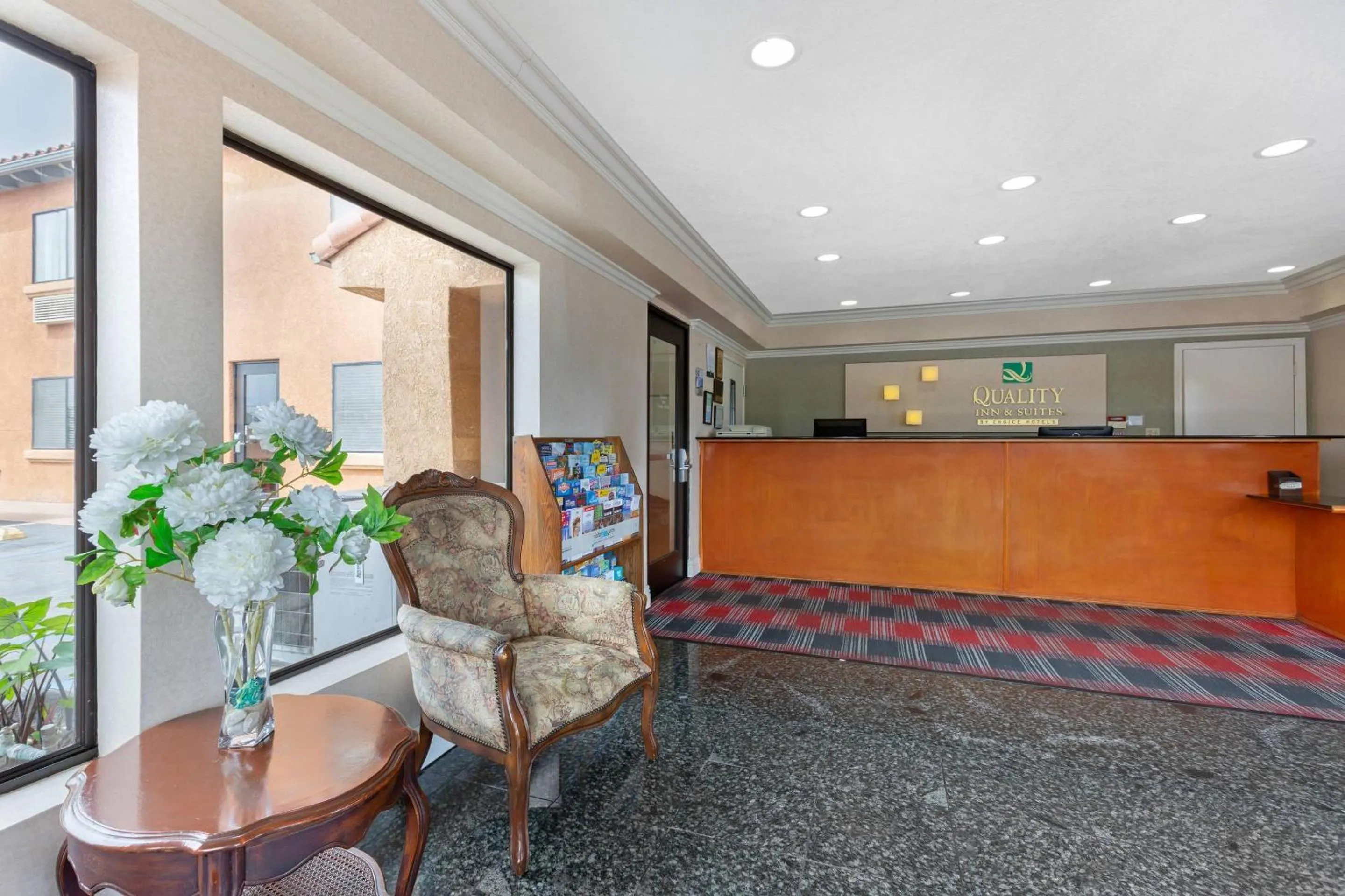 Lobby or reception in Quality Inn & Suites Oceanside Near Camp Pendleton