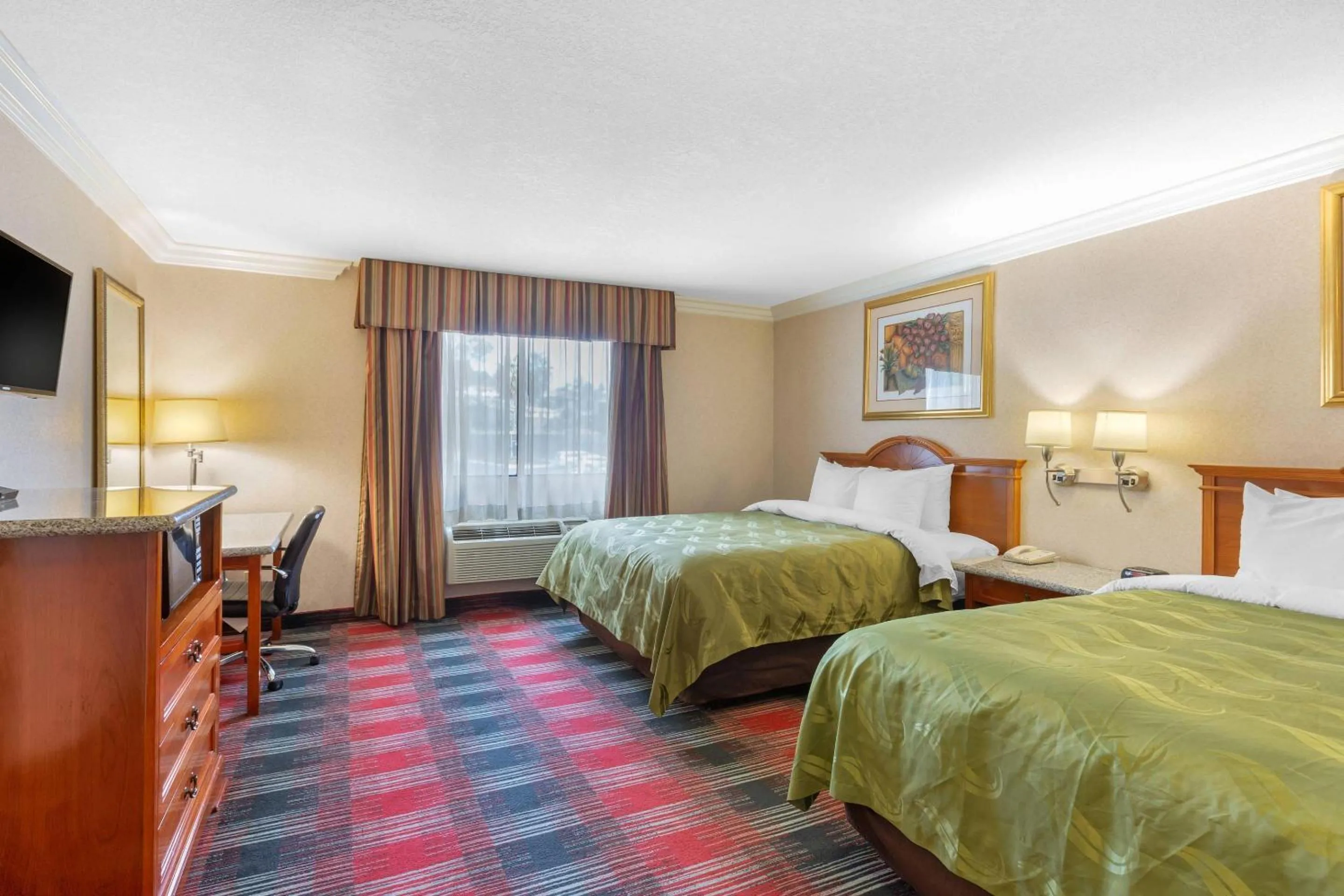 Bedroom, Bed in Quality Inn & Suites Oceanside Near Camp Pendleton