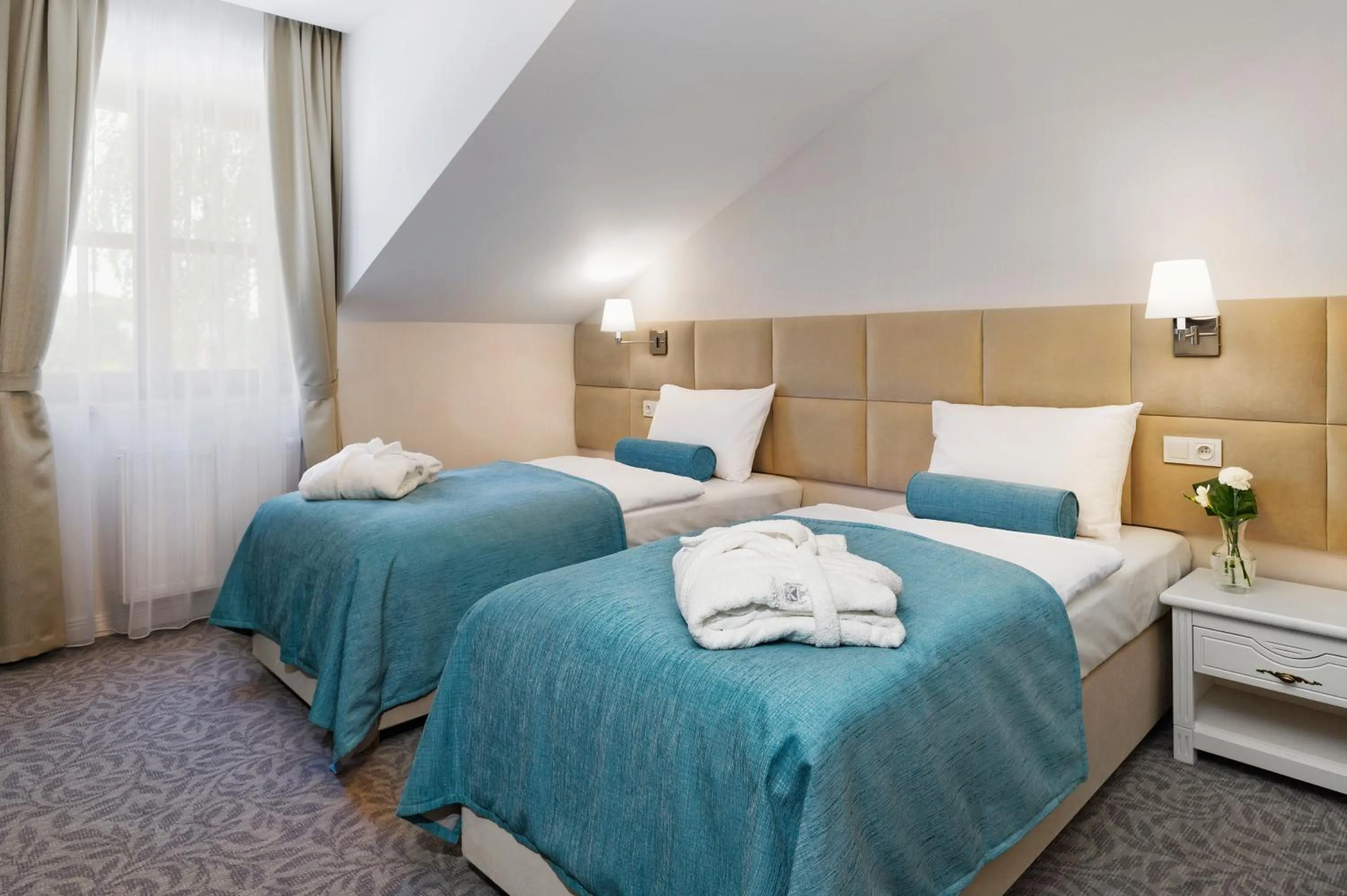 Bed in Palac Mortegi Hotel & SPA- Restauracja Szlachecka, SPA, Basen, Sauny, Jazda Konna, Mini Zoo- Luksus, Relaks i Przyroda w jednym!