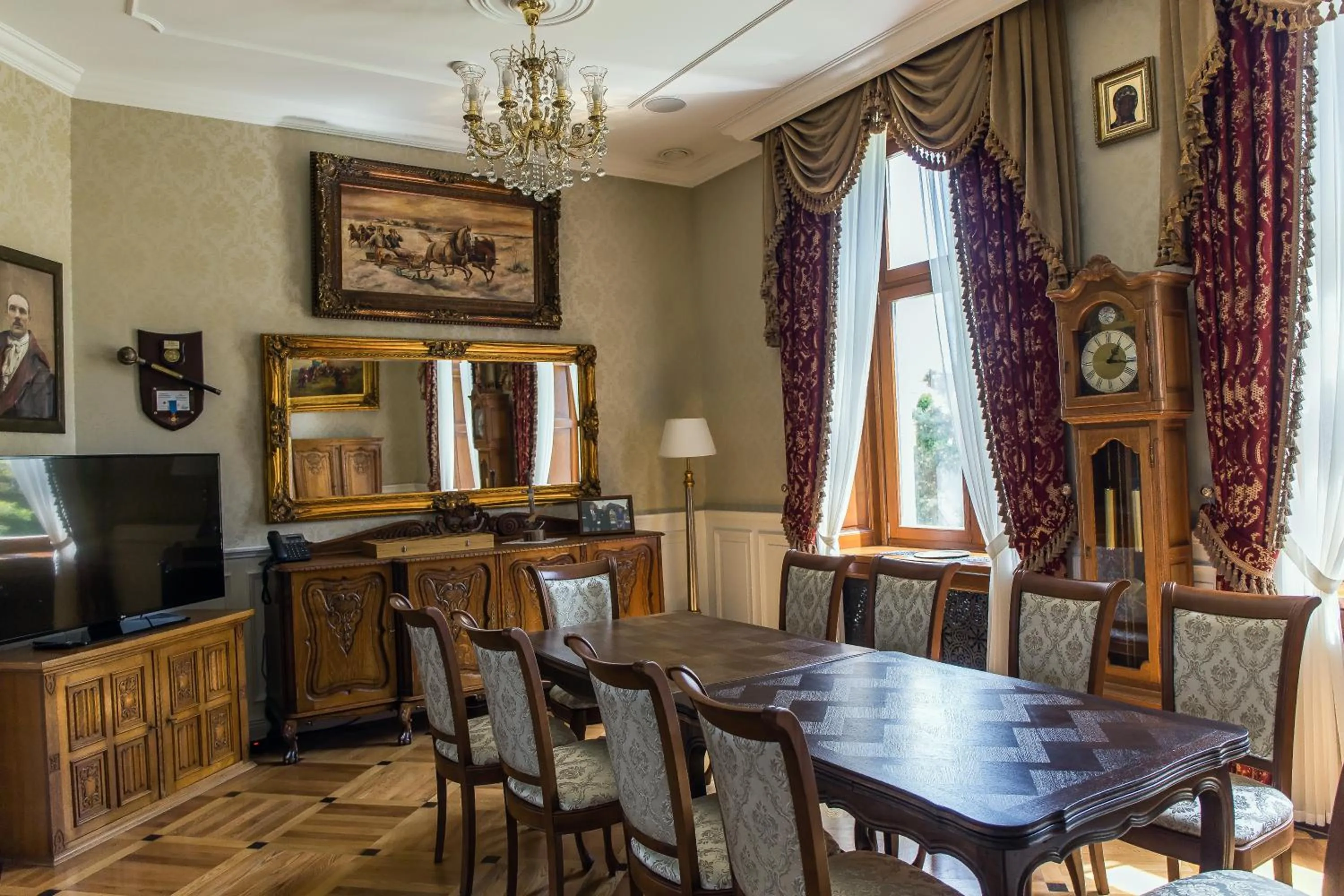 Property building in Palac Mortegi Hotel & SPA- Restauracja Szlachecka, SPA, Basen, Sauny, Jazda Konna, Mini Zoo- Luksus, Relaks i Przyroda w jednym!