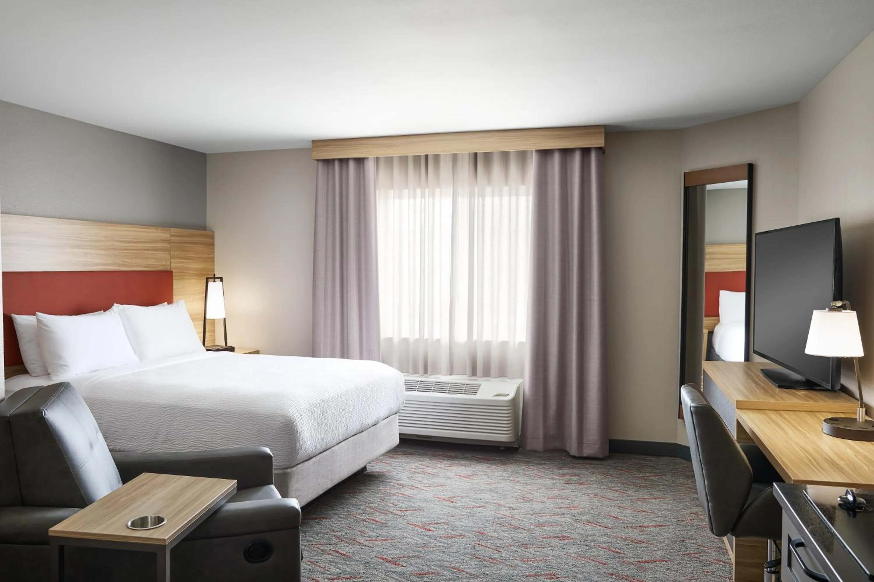 Bedroom, Bed in Candlewood Suites Milwaukee Airport - Oak Creek by IHG