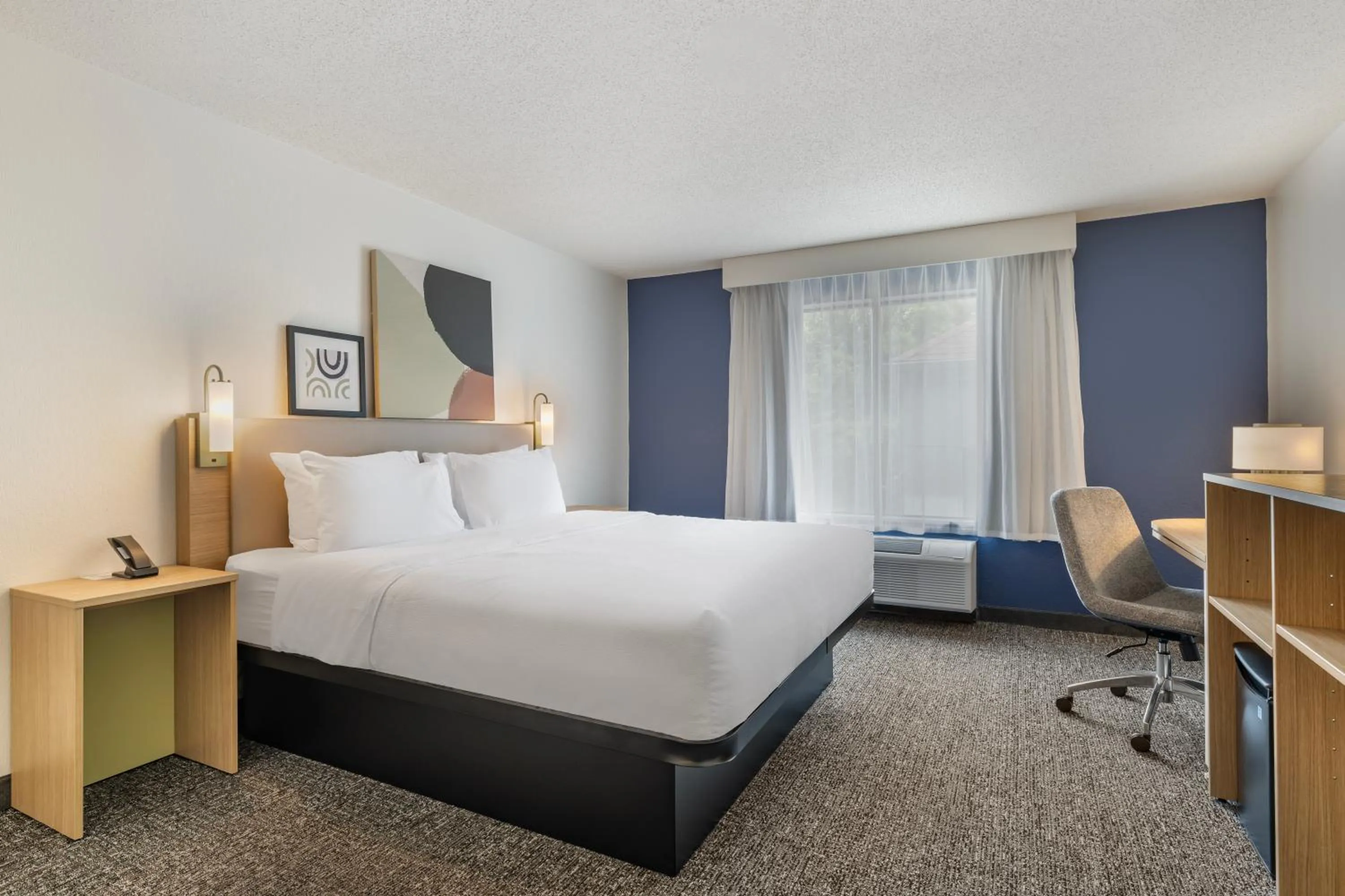 Bedroom, Bed in Spark by Hilton La Crosse Onalaska